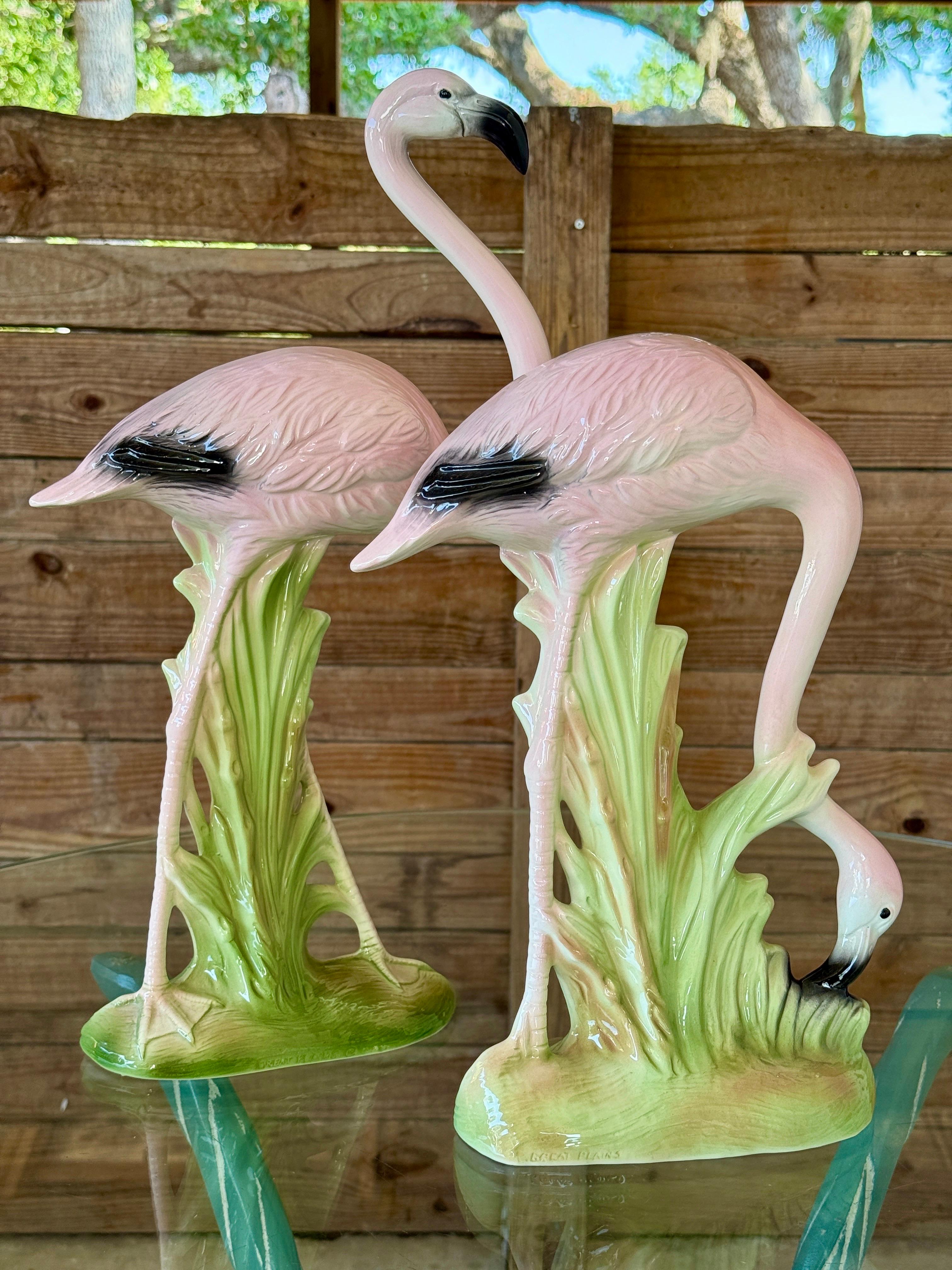 Paire de figurines monumentales en céramique émaillée représentant des flamants côtiers 3