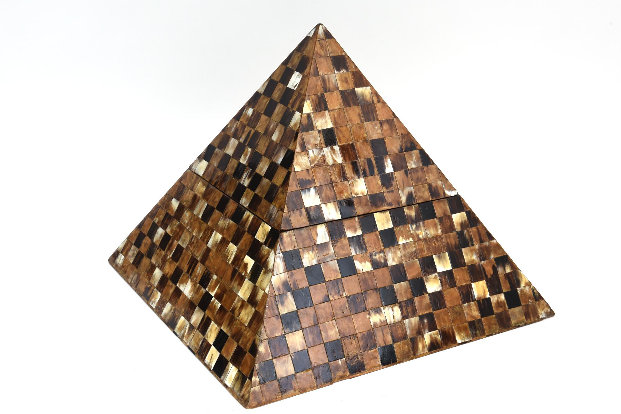 Scatola monumentale d'epoca con piramide in legno e corno in stile Karl Springer Rara in vendita 5