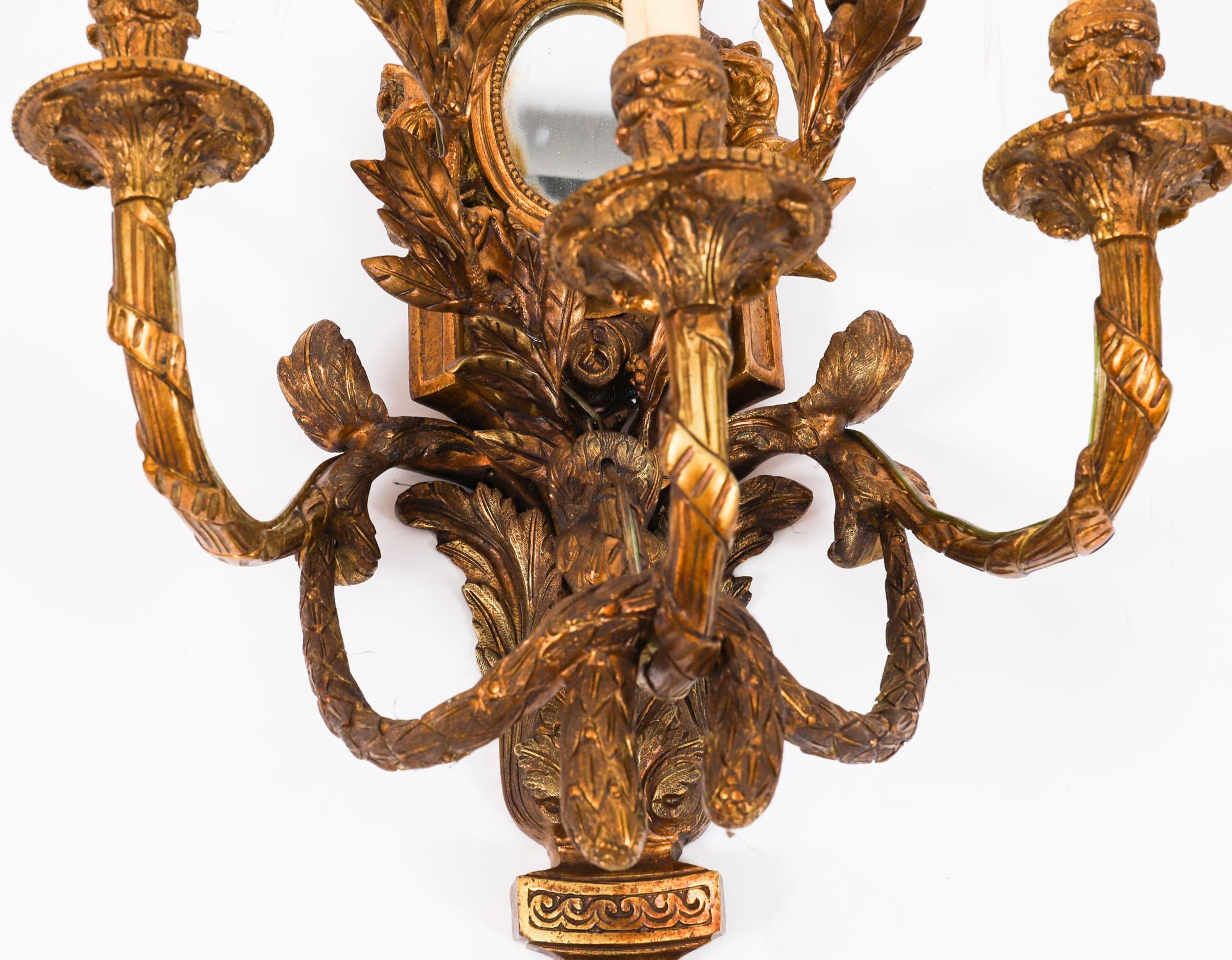 Vintage Par Monumental Ormolu Lámparas de Pared de Dos Brazos Apliques de mediados del siglo XX en venta 3