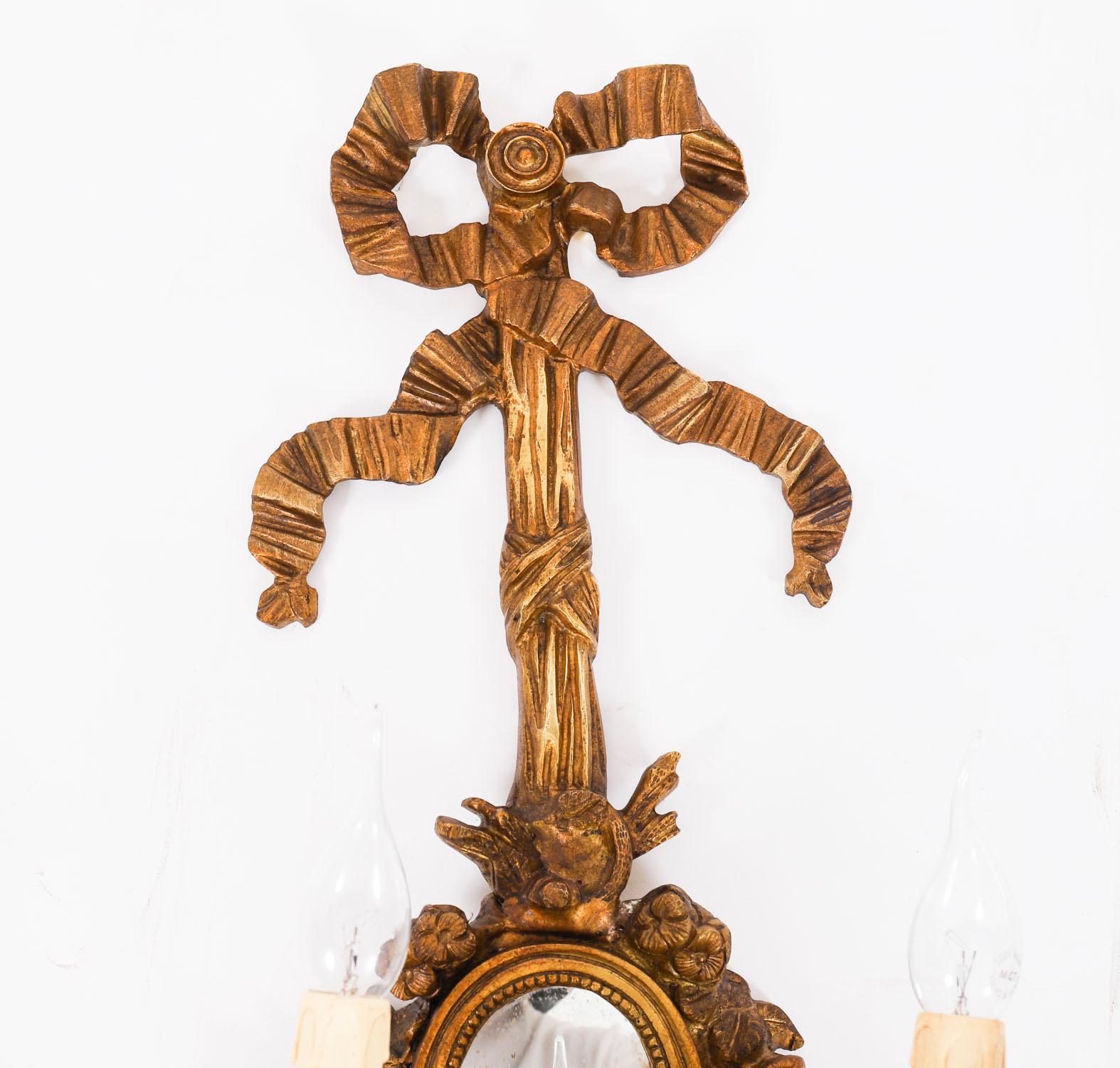 Vintage Par Monumental Ormolu Lámparas de Pared de Dos Brazos Apliques de mediados del siglo XX Francés en venta