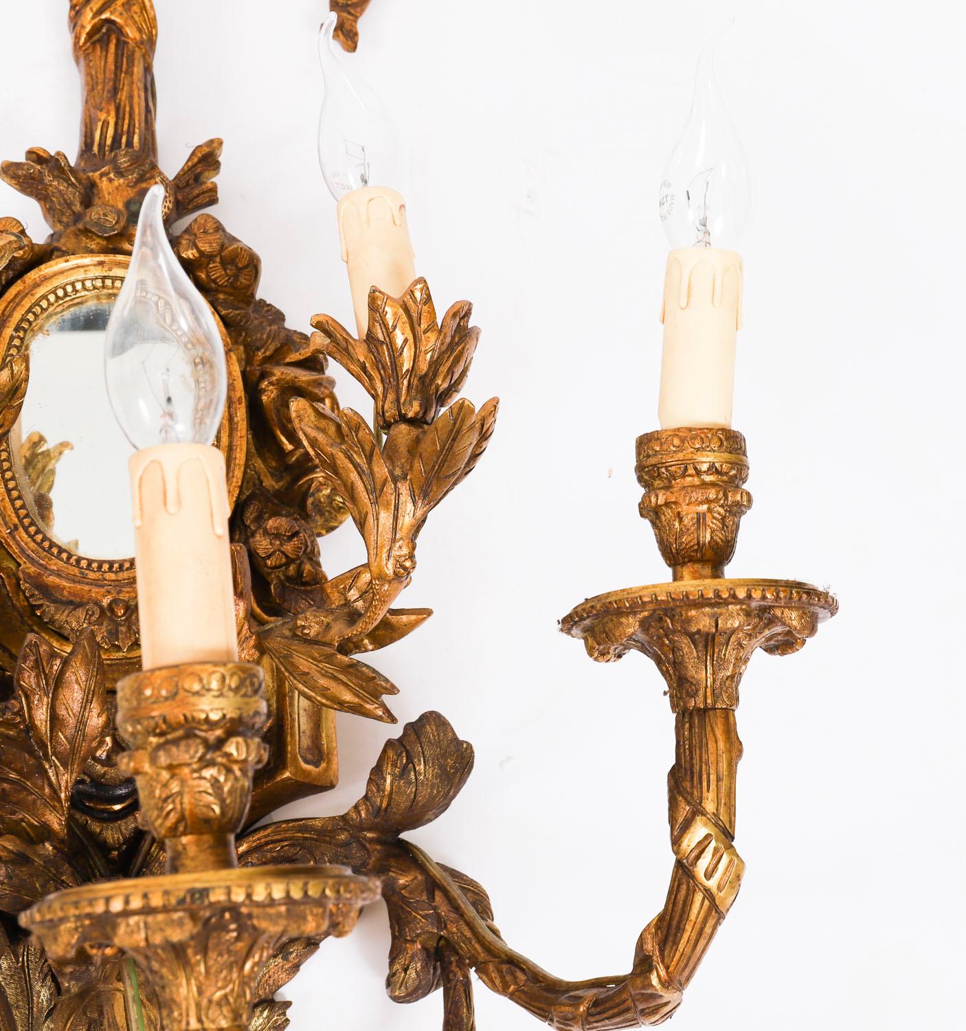 Vintage Par Monumental Ormolu Lámparas de Pared de Dos Brazos Apliques de mediados del siglo XX Dorado en venta