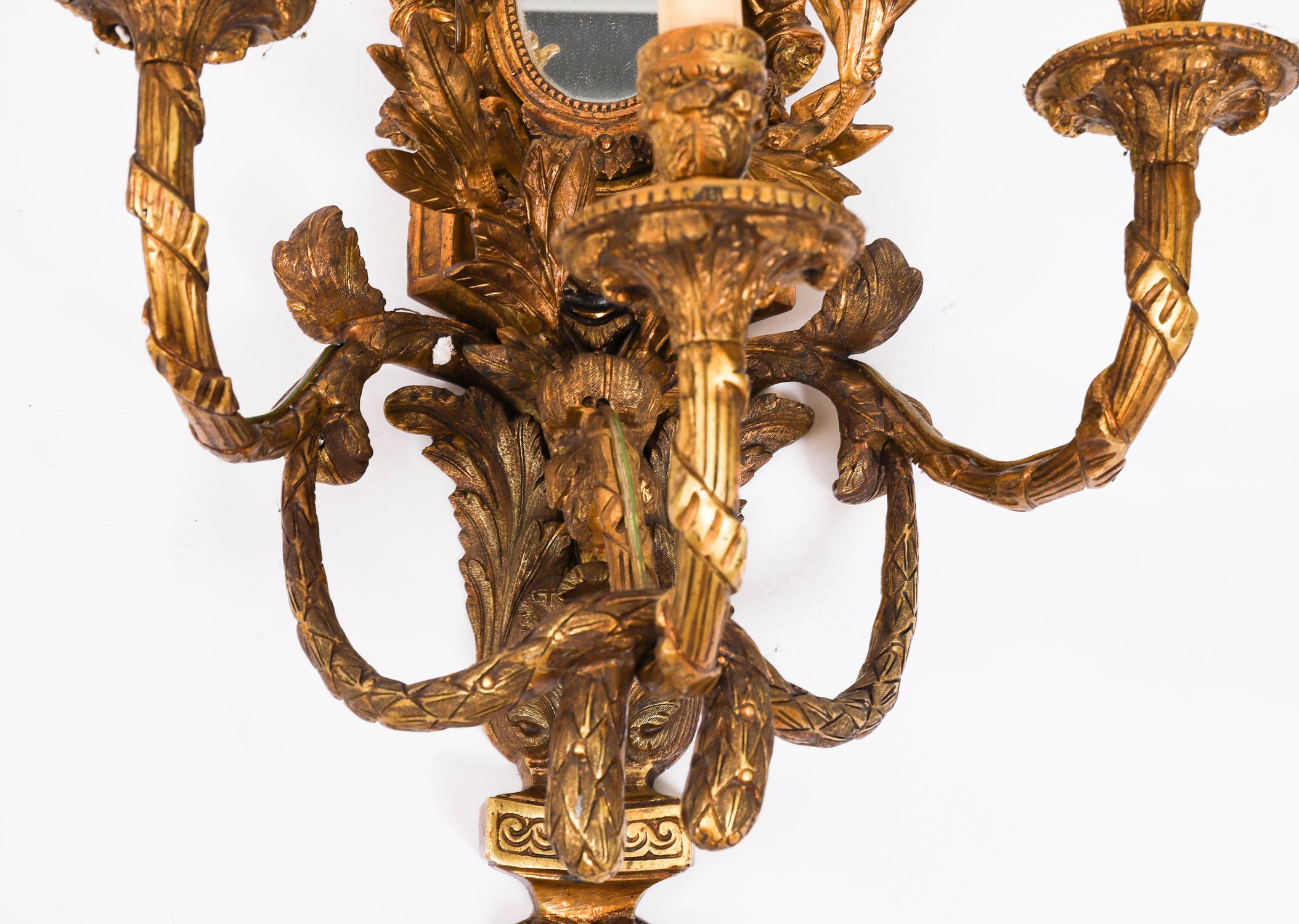 Vintage Par Monumental Ormolu Lámparas de Pared de Dos Brazos Apliques de mediados del siglo XX Ormolú en venta
