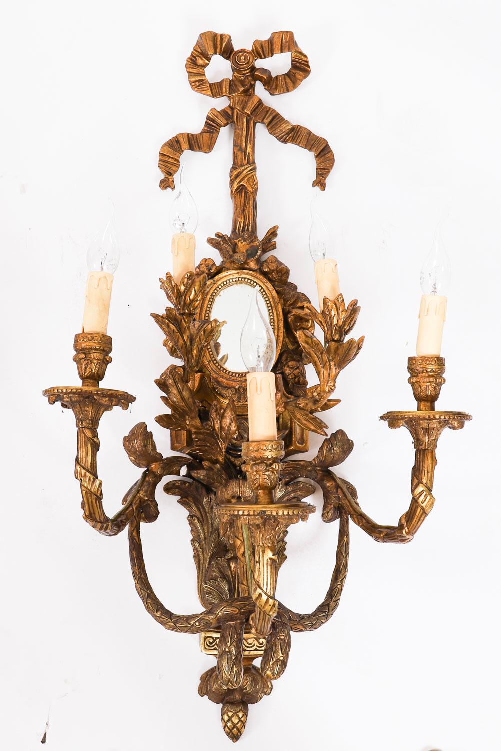 Vintage Par Monumental Ormolu Lámparas de Pared de Dos Brazos Apliques de mediados del siglo XX en venta 2