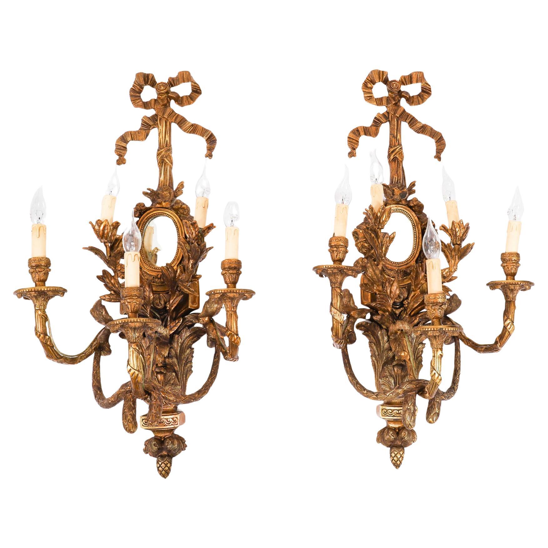 Vintage Par Monumental Ormolu Lámparas de Pared de Dos Brazos Apliques de mediados del siglo XX en venta