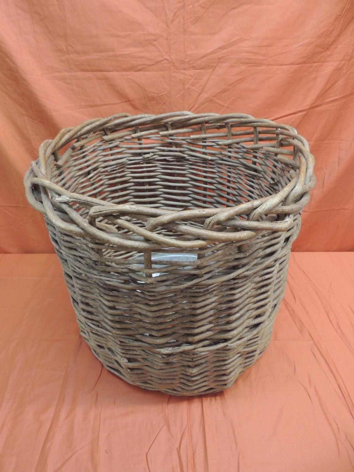 Vintage monumental round willow planter/basket.
Oversized woven basket, idale for large trees or to hold fireplace wood logs.
Includes plastic liner.
Size: 22
