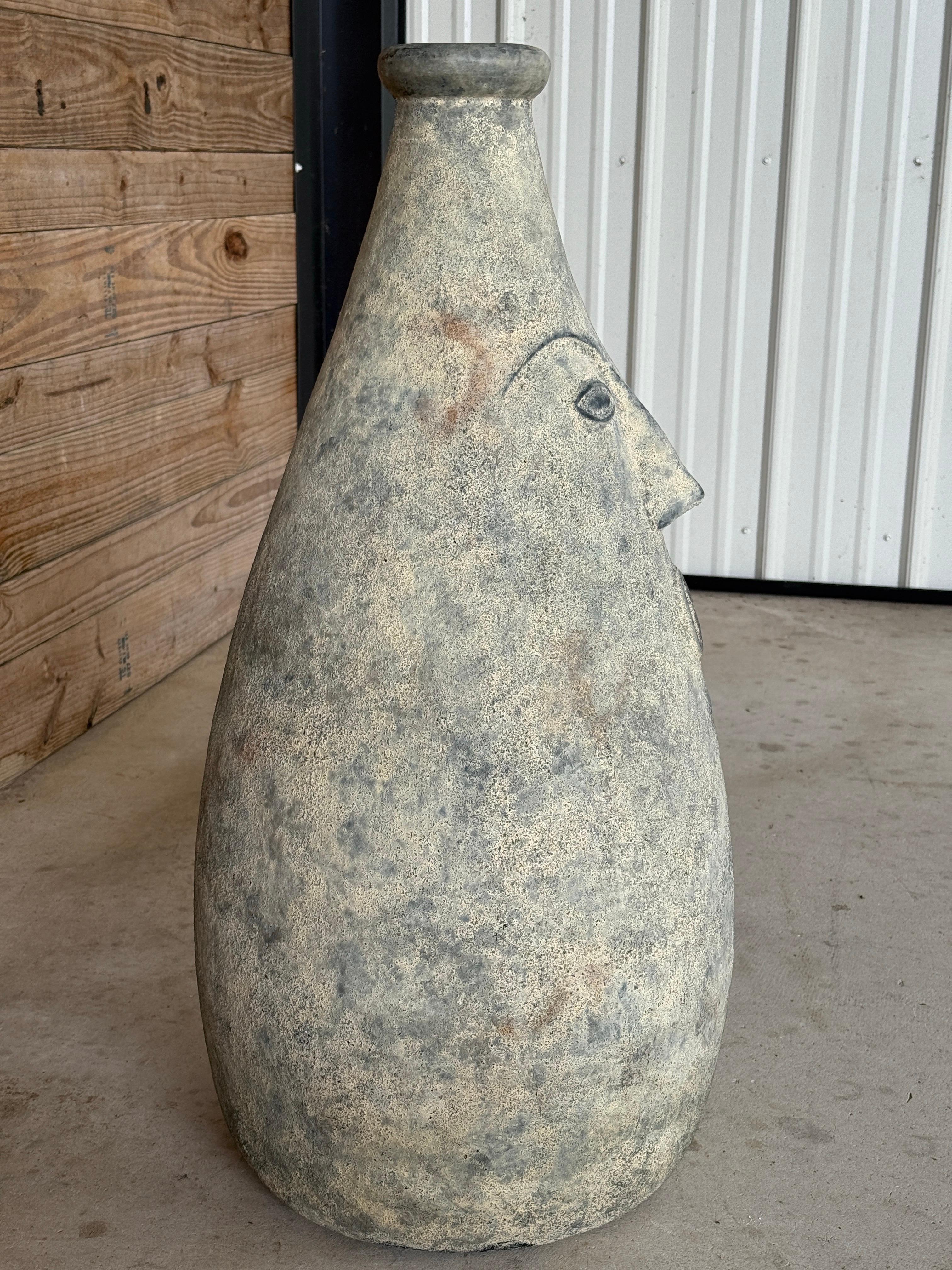 Organico moderno Vaso da terra scultoreo monumentale d'epoca con volto figurativo in vendita