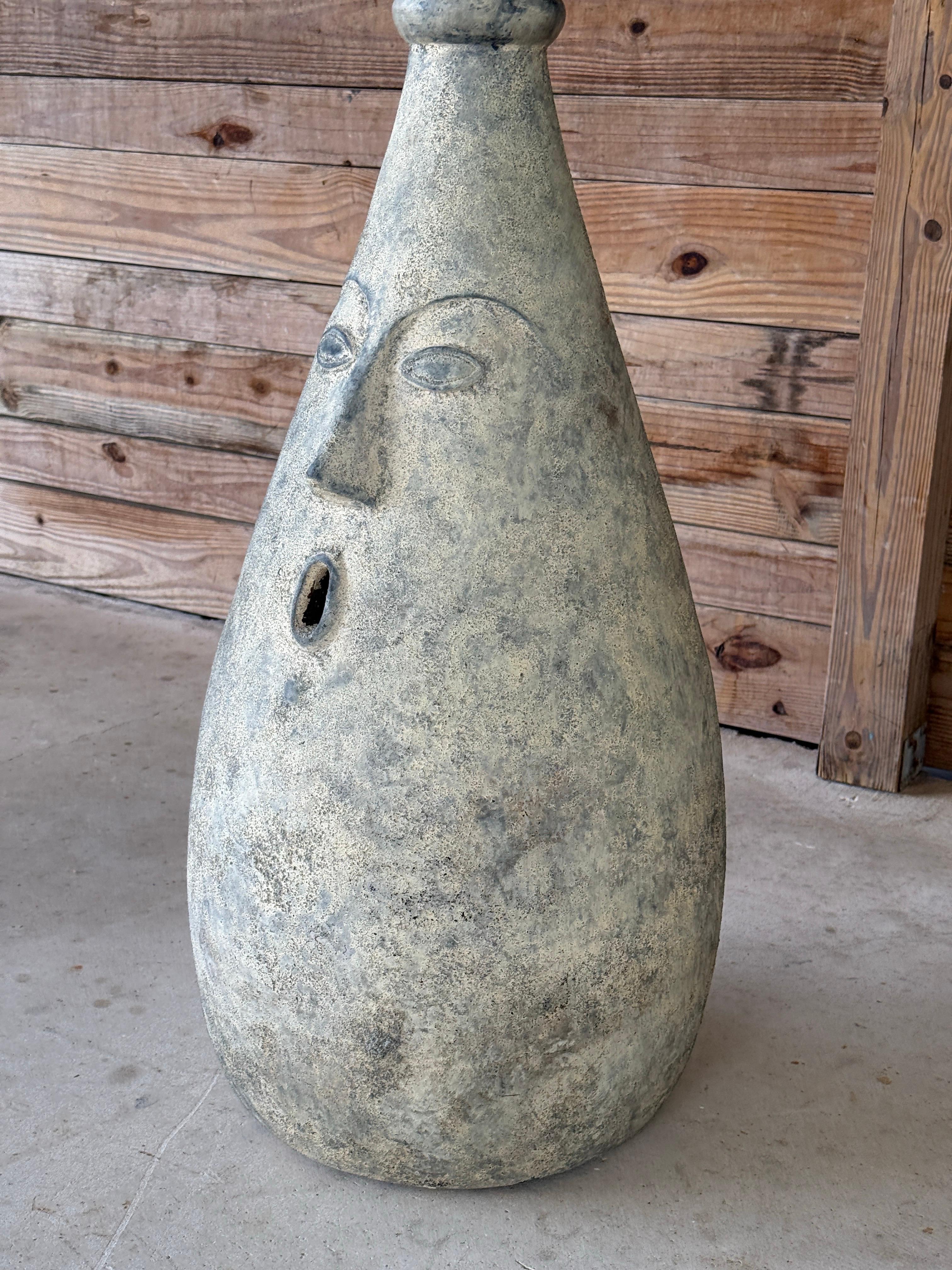 Sconosciuto Vaso da terra scultoreo monumentale d'epoca con volto figurativo in vendita