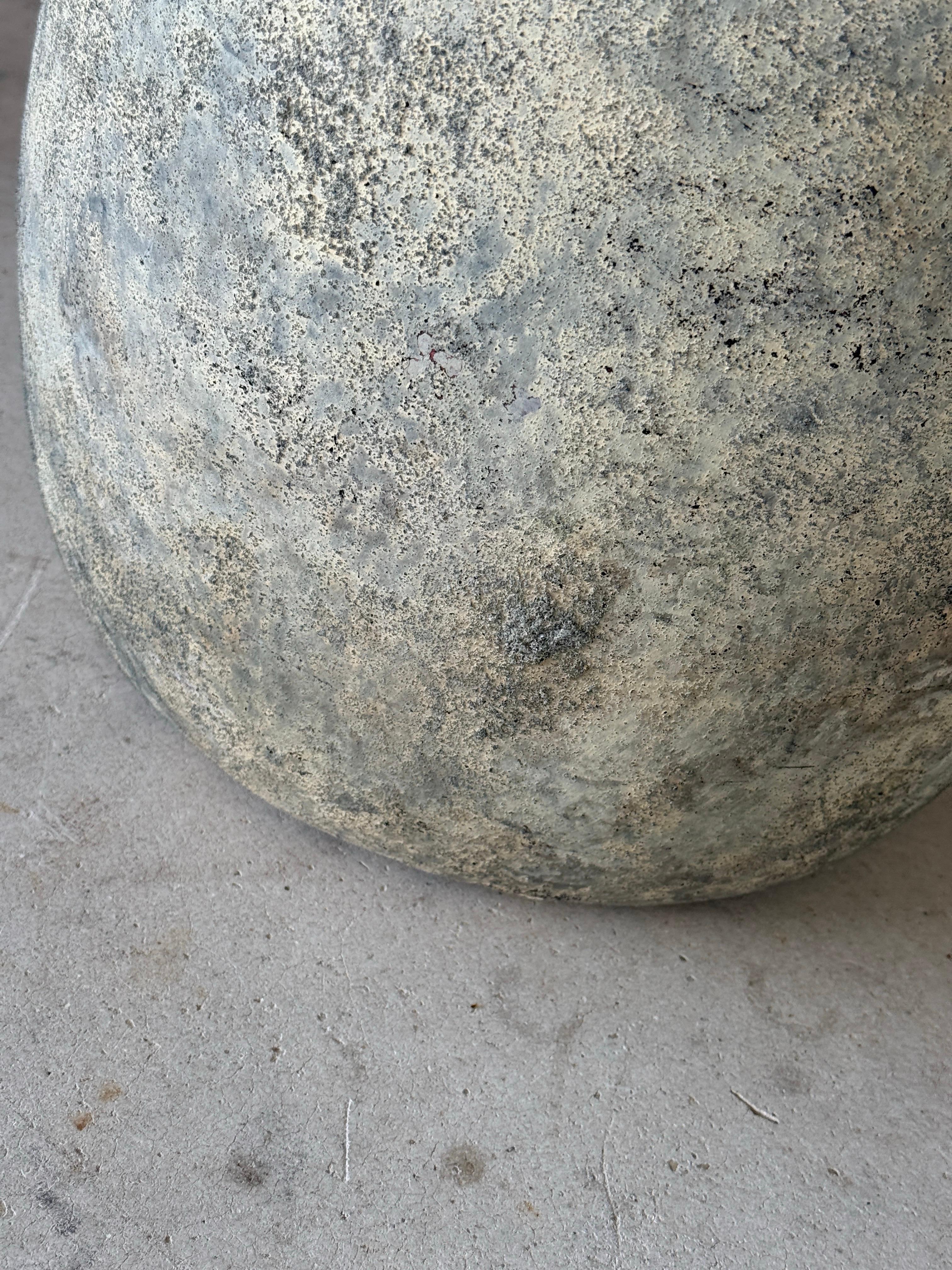 Ceramica Vaso da terra scultoreo monumentale d'epoca con volto figurativo in vendita