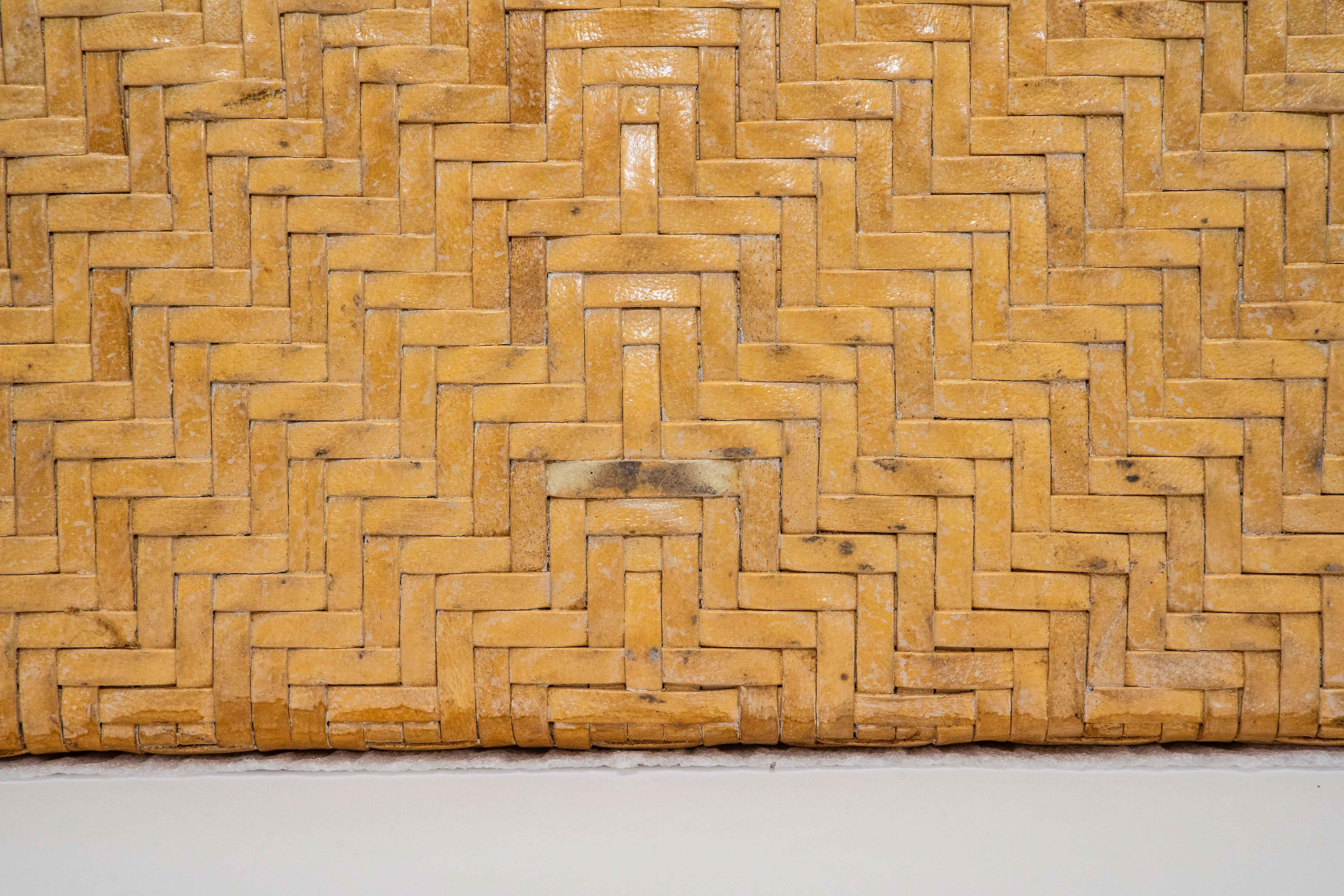 Scatola monumentale d'epoca in pelle intrecciata e legno con cerniera in stile rattan in vendita 3