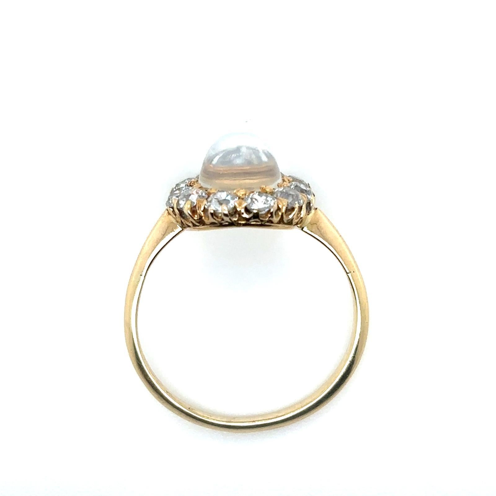 Vintage Moonstone 18 Karat Yellow Gold Cluster Ring For Sale 4
