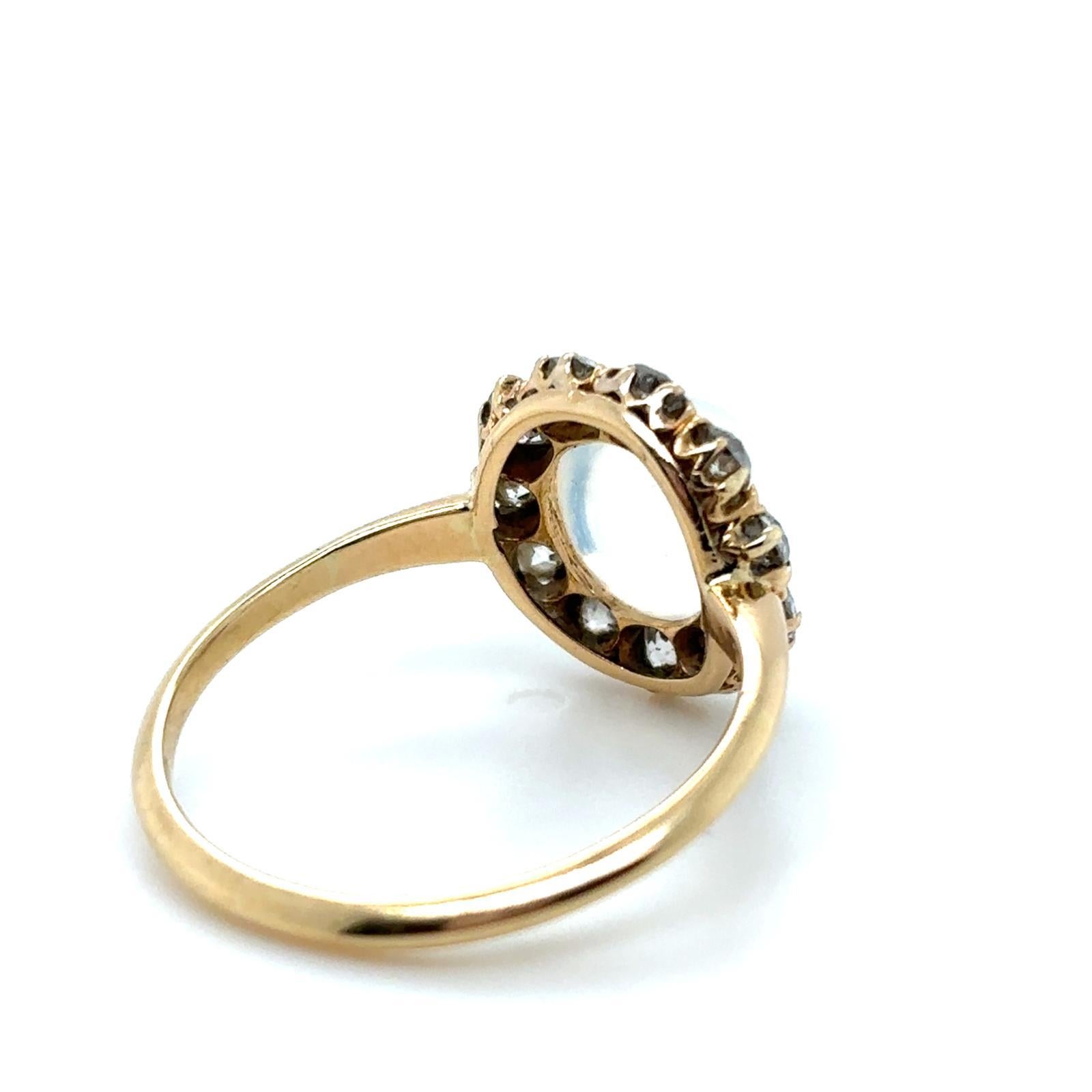 Women's Vintage Moonstone 18 Karat Yellow Gold Cluster Ring For Sale
