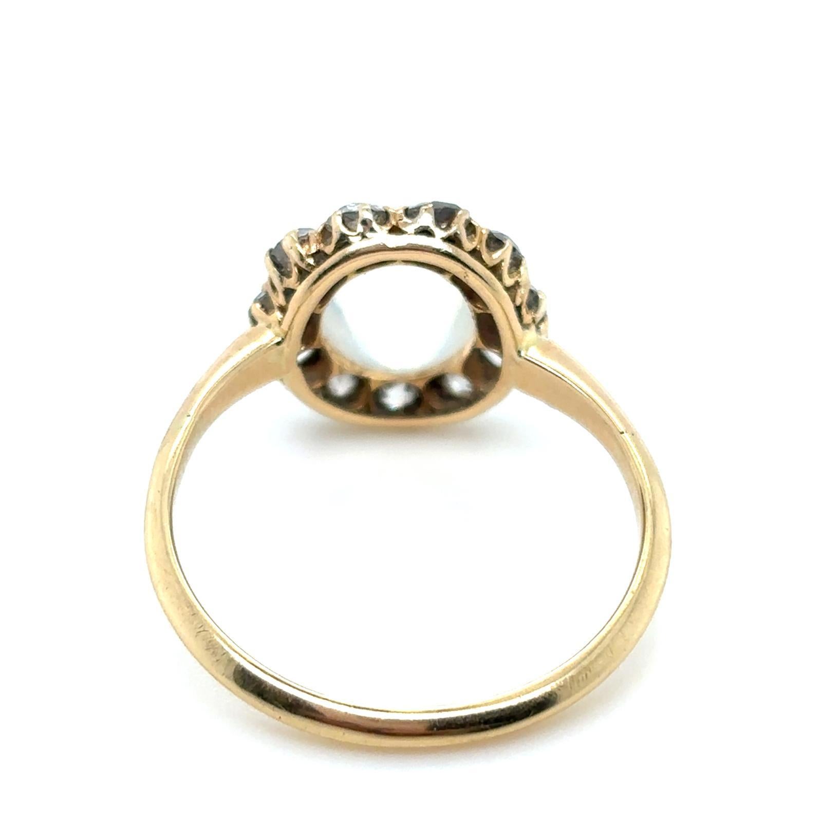 Vintage Moonstone 18 Karat Yellow Gold Cluster Ring For Sale 1