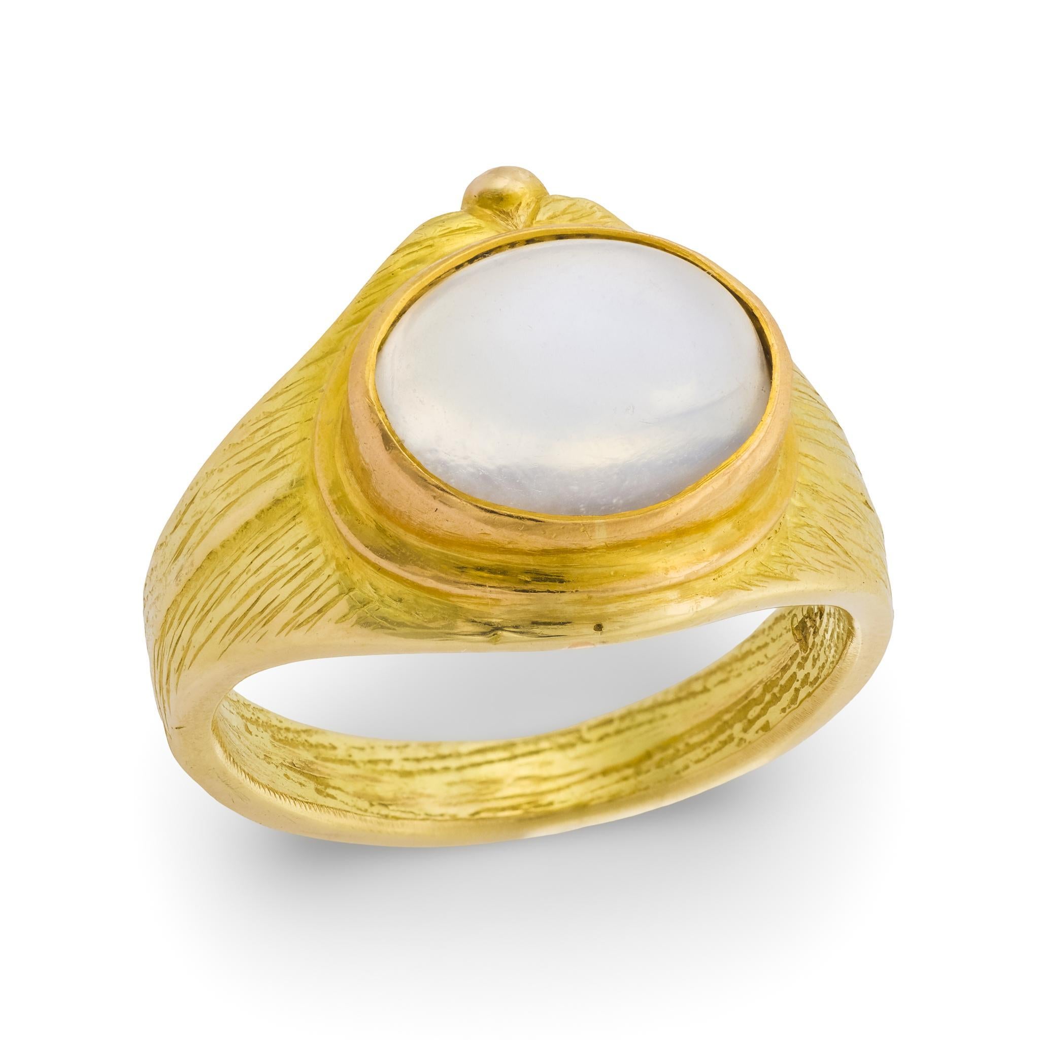 Vintage Mondstein 18k Gelbgold Lünette gesetzt Ring im Angebot 2