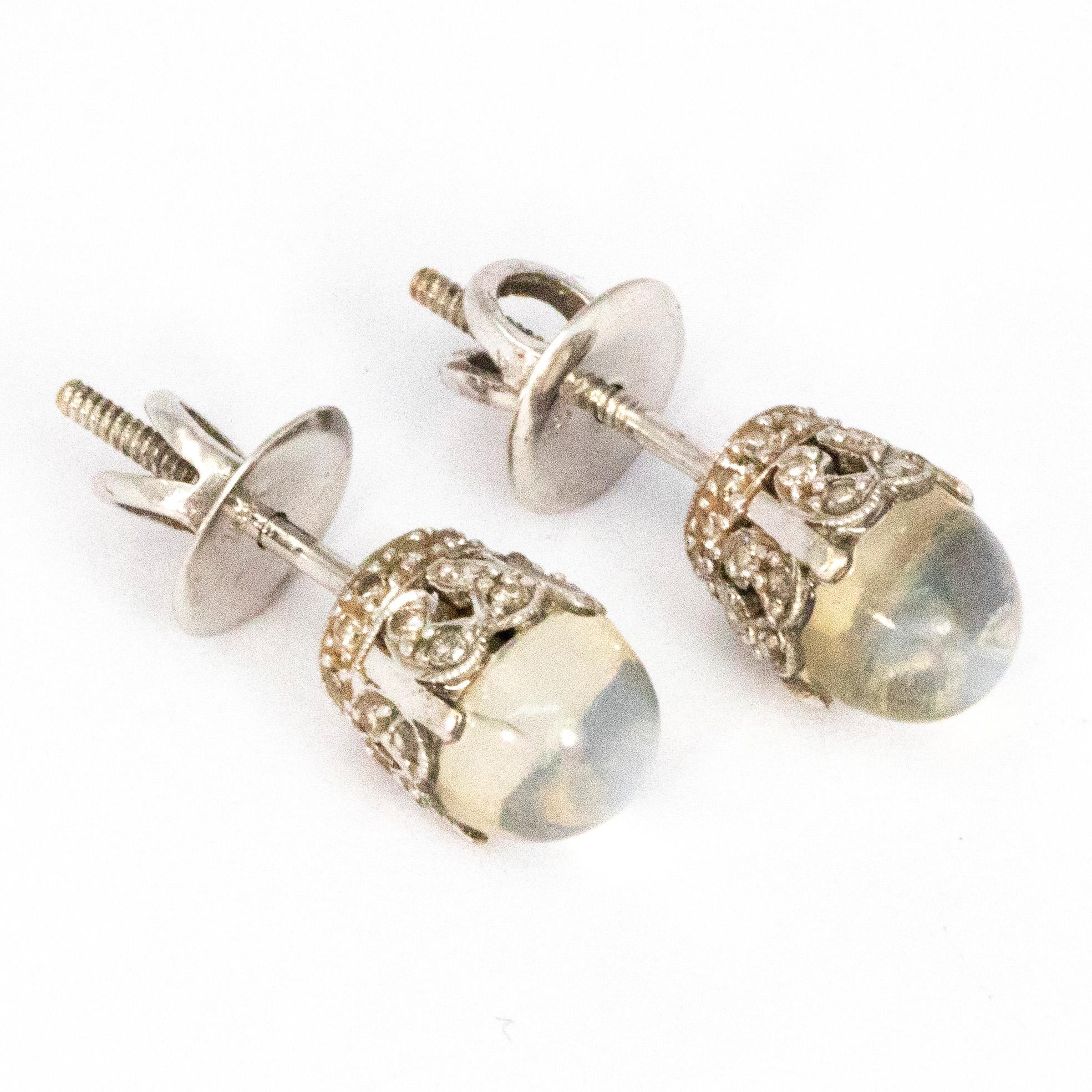 Set in the exquisitely engraved 18ct white gold earring back are two gorgeous sugarloaf moonstones. They have a lovely blue hue and are wonderfully glossy. These studs are screw back.

Stone Diameter: 6.5mm 
8mm Off Ear
