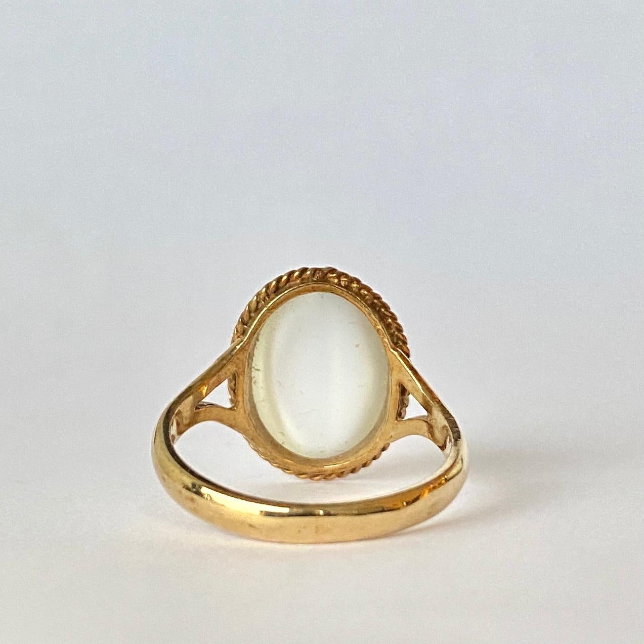 Vintage Mondstein und 9 Karat Gold Ring im Zustand „Hervorragend“ in Chipping Campden, GB