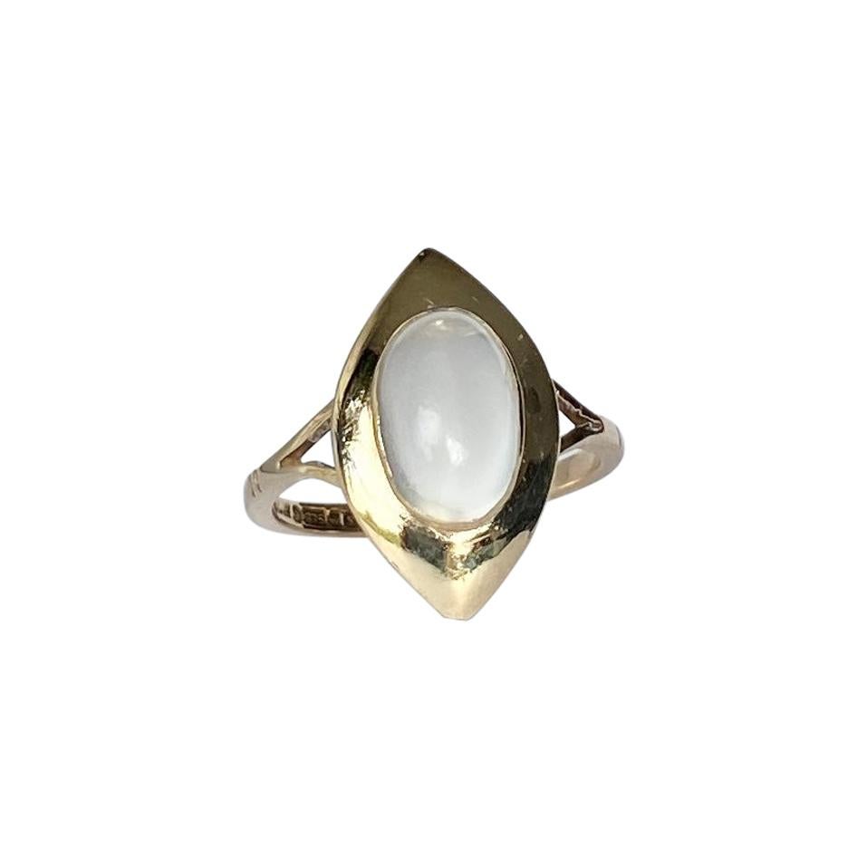 Vintage Moonstone and 9 Carat Gold Ring For Sale