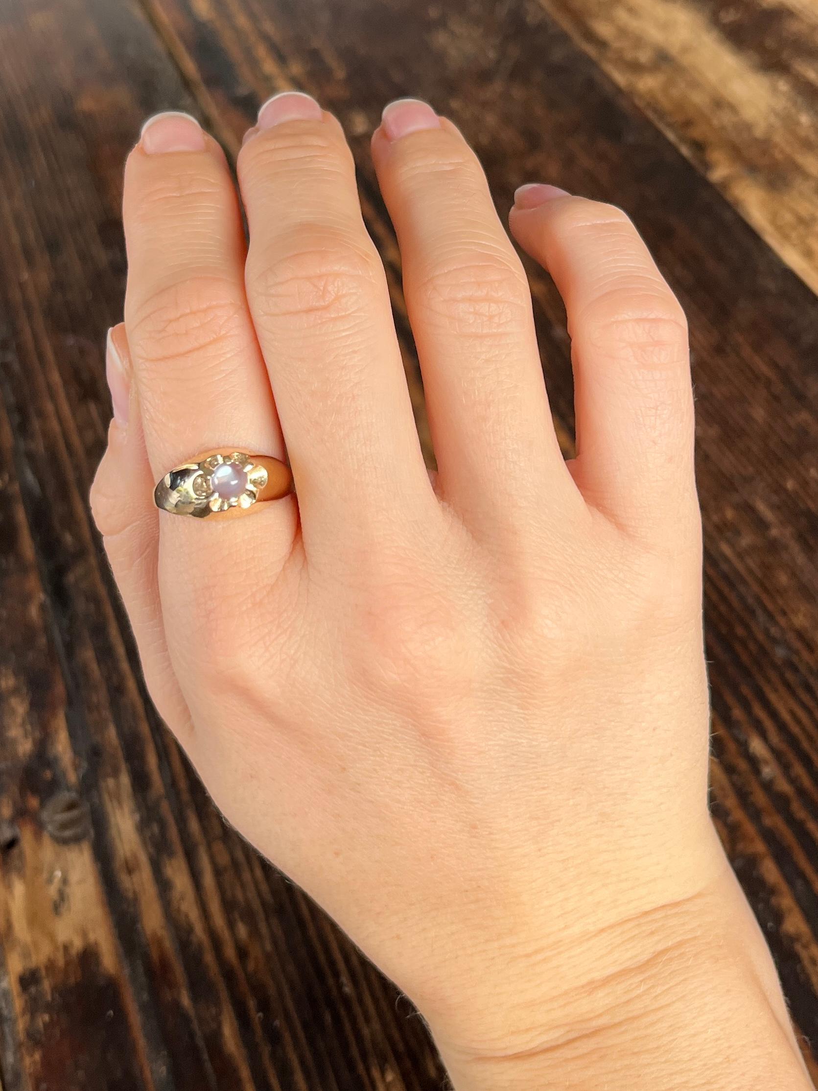 Cabochon Vintage Moonstone and 9 Carat Gold Signet Ring For Sale