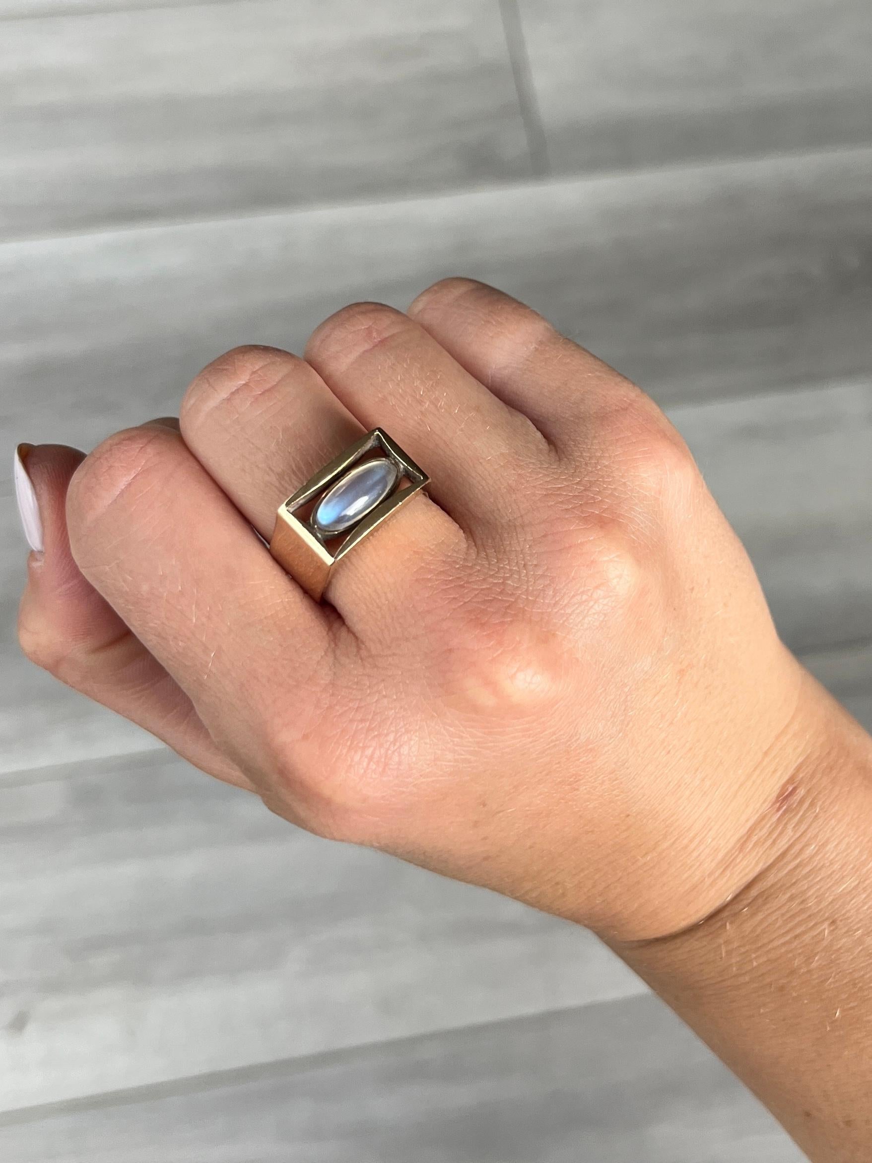 Cabochon Vintage Moonstone and 9 Carat Gold Signet Ring For Sale