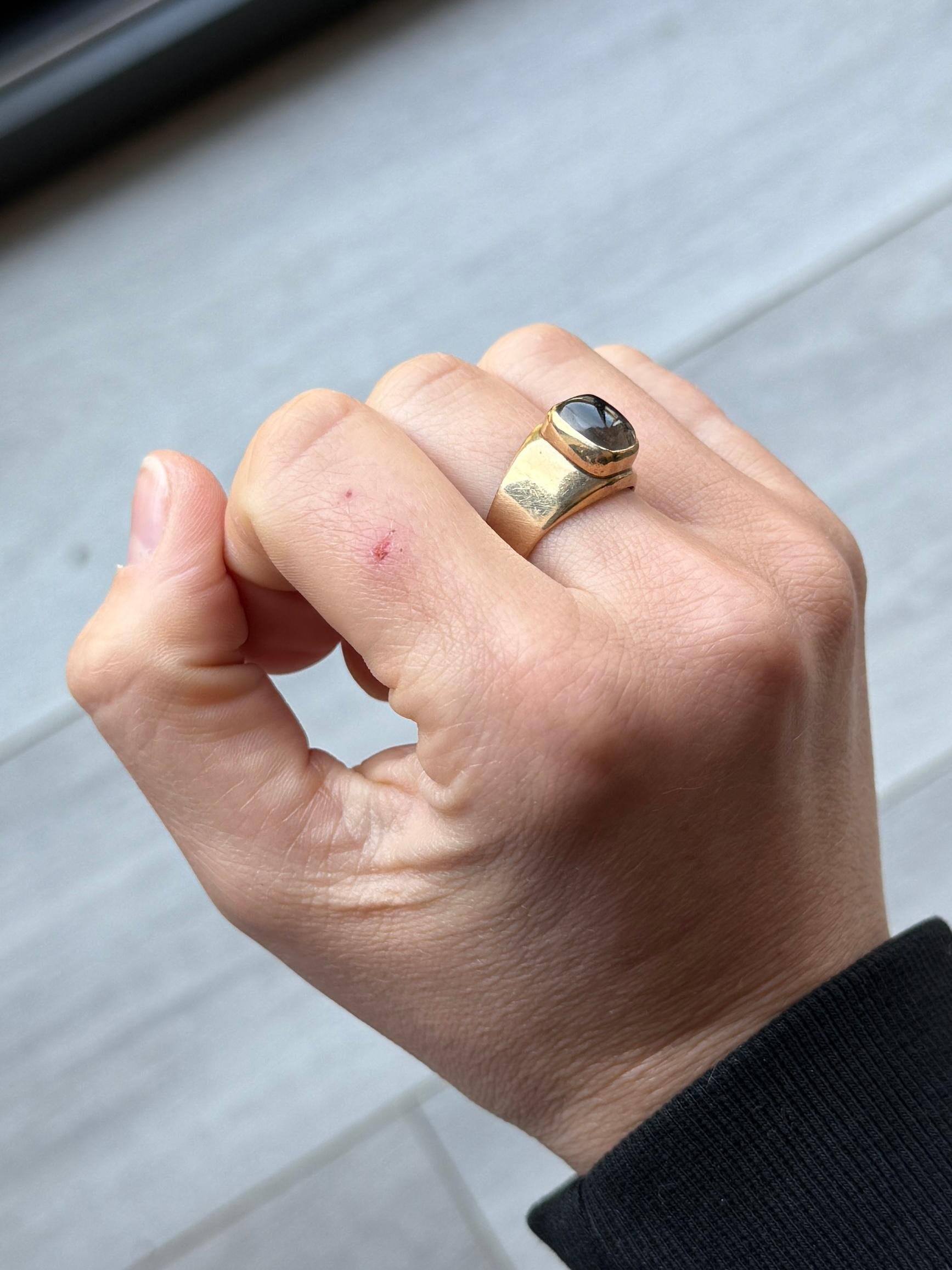 Anillo de sello vintage de piedra lunar y oro de 9 quilates Cabujón en venta