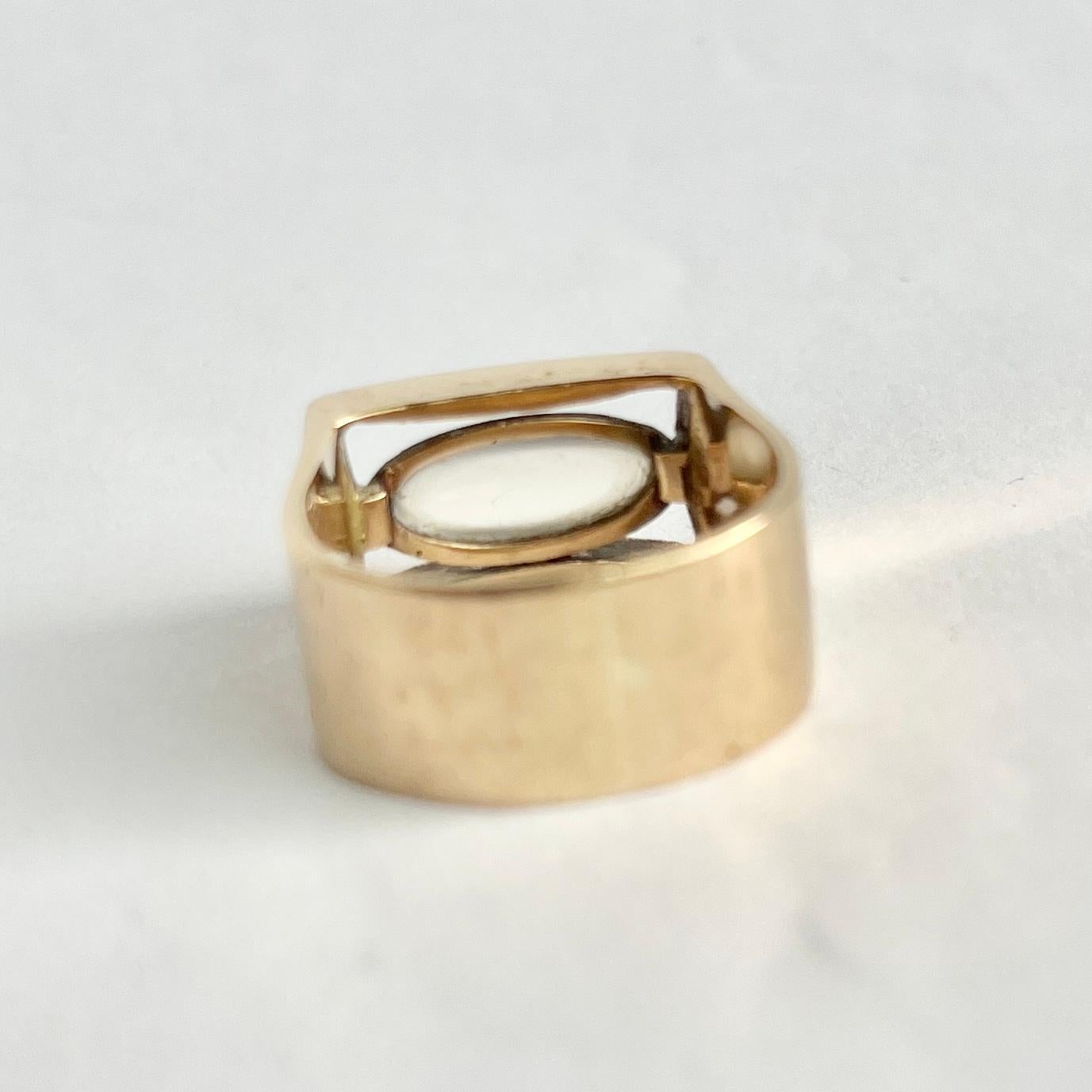 Women's Vintage Moonstone and 9 Carat Gold Signet Ring For Sale