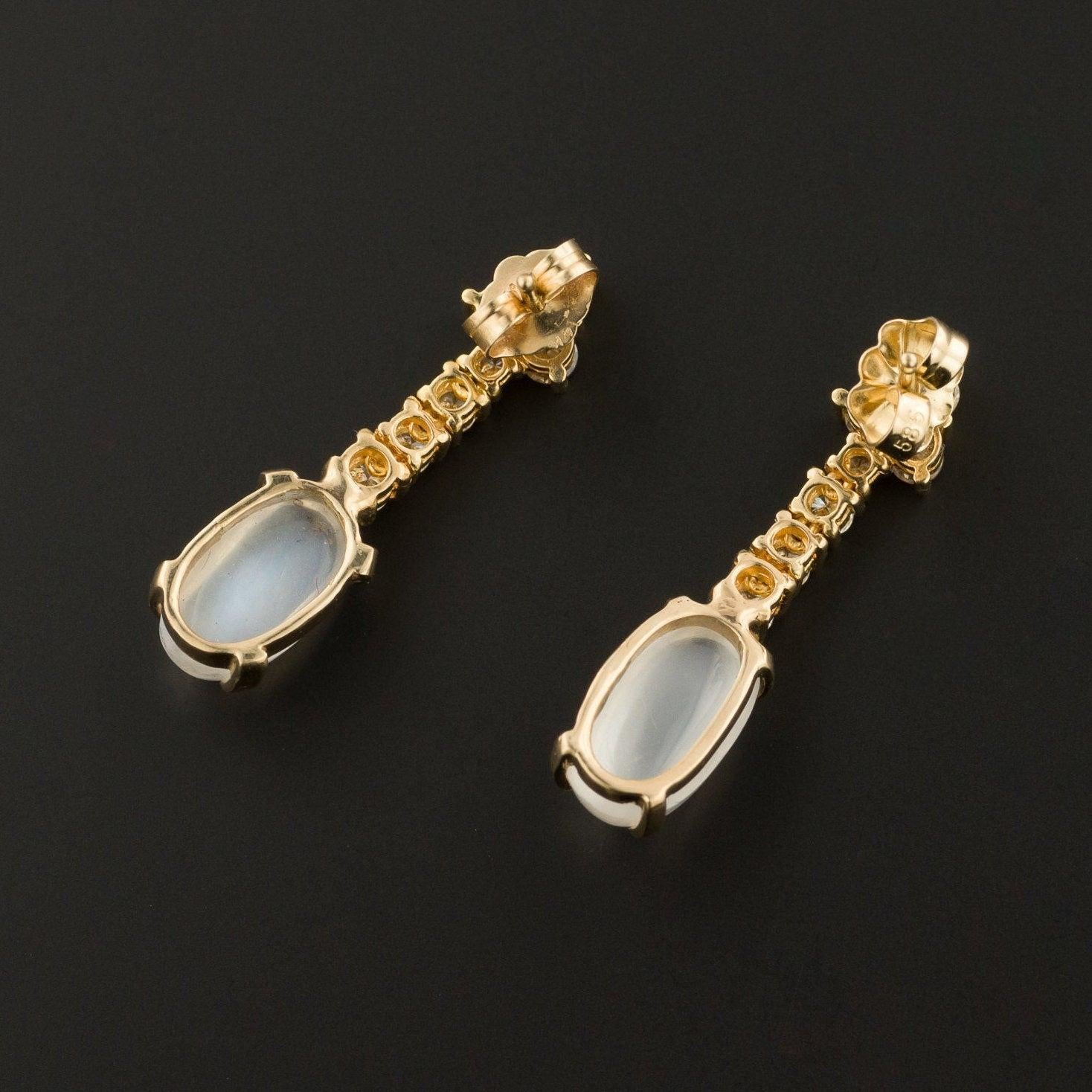 Round Cut Vintage Moonstone and Diamond Earrings of 18k Gold For Sale