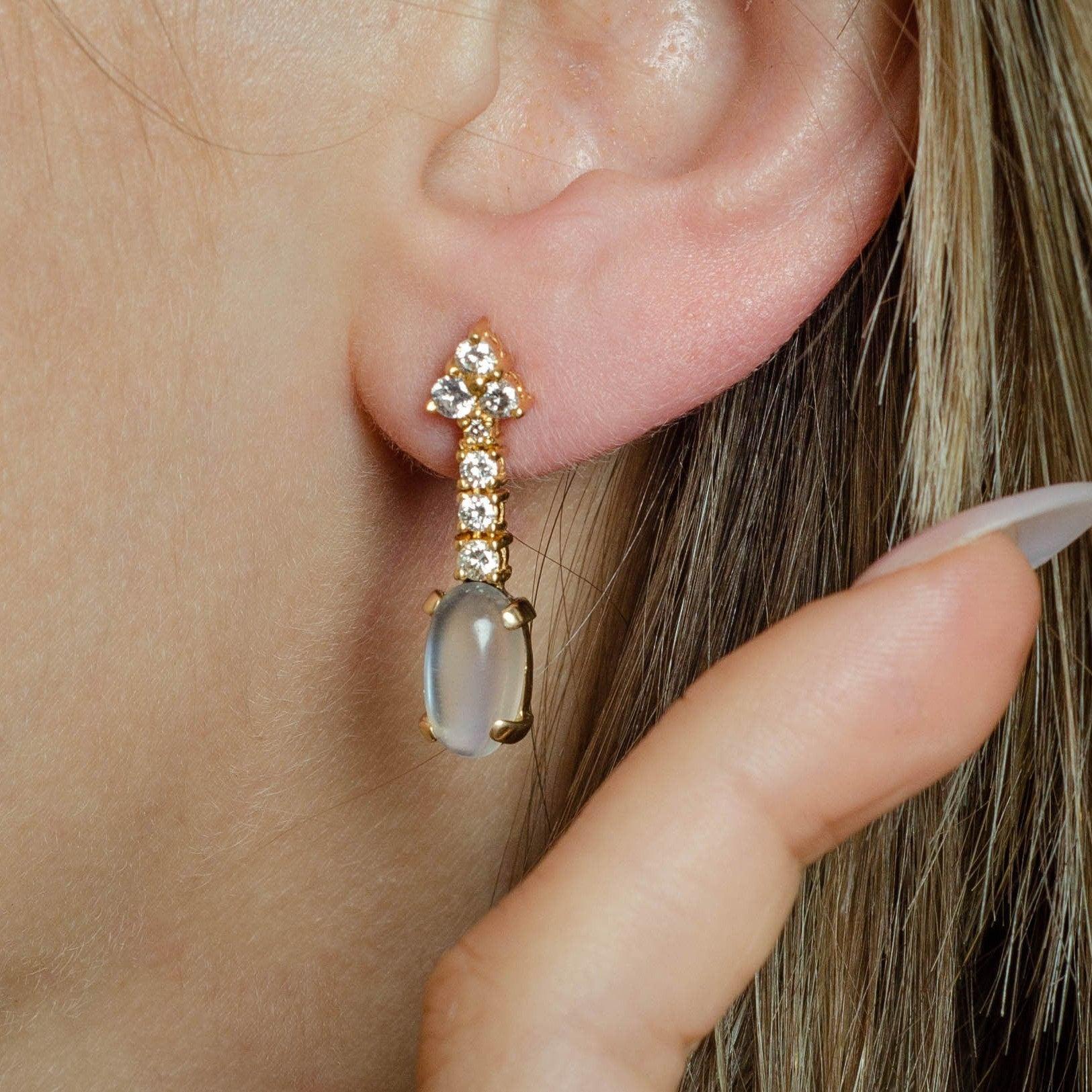Vintage Moonstone and Diamond Earrings of 18k Gold In Good Condition For Sale In Lewisburg, PA
