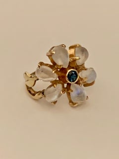 Vintage Moonstone and Sapphire 14 Karat Yellow Gold Ring