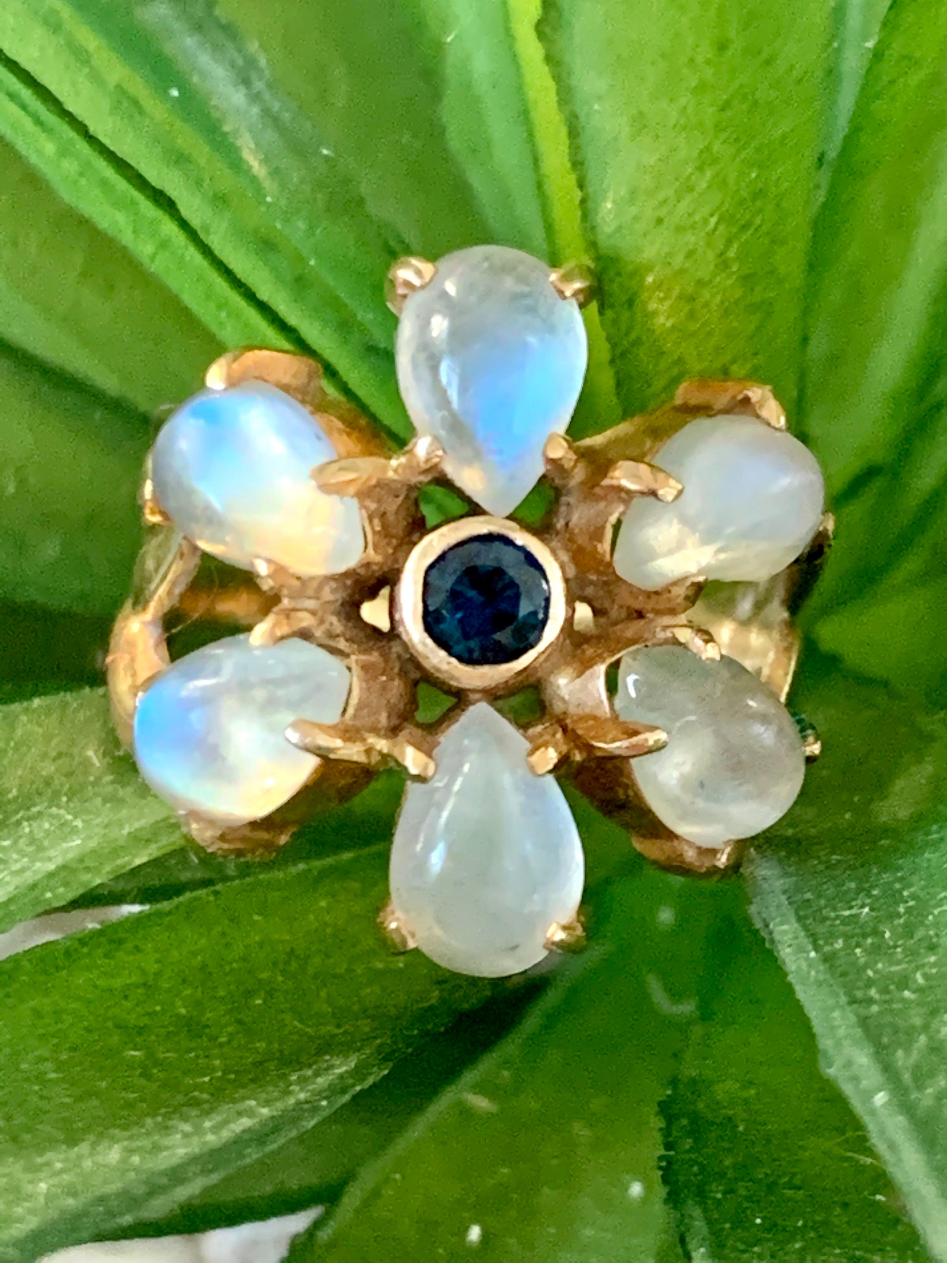 Women's Vintage Moonstone and Sapphire 14 Karat Yellow Gold Ring For Sale
