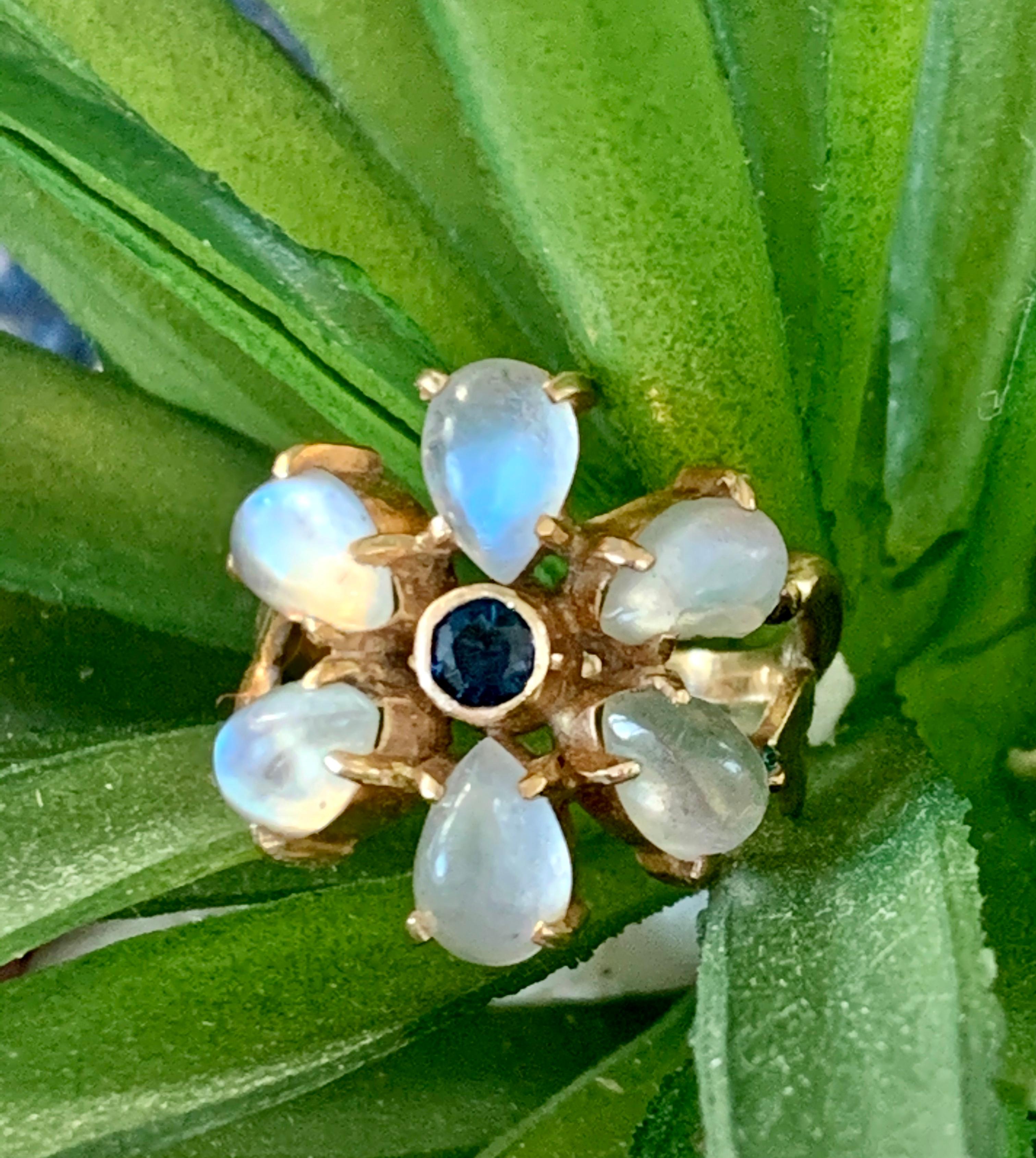 Vintage Moonstone and Sapphire 14 Karat Yellow Gold Ring For Sale 1
