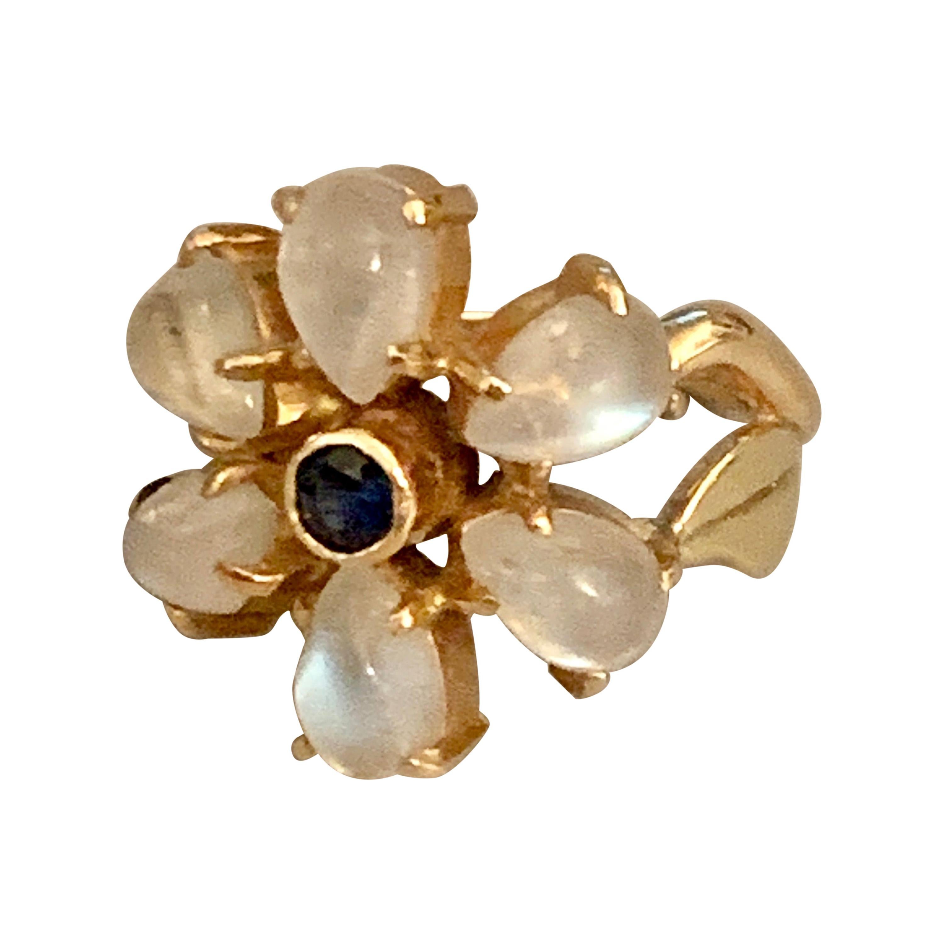 Vintage Moonstone and Sapphire 14 Karat Yellow Gold Ring For Sale