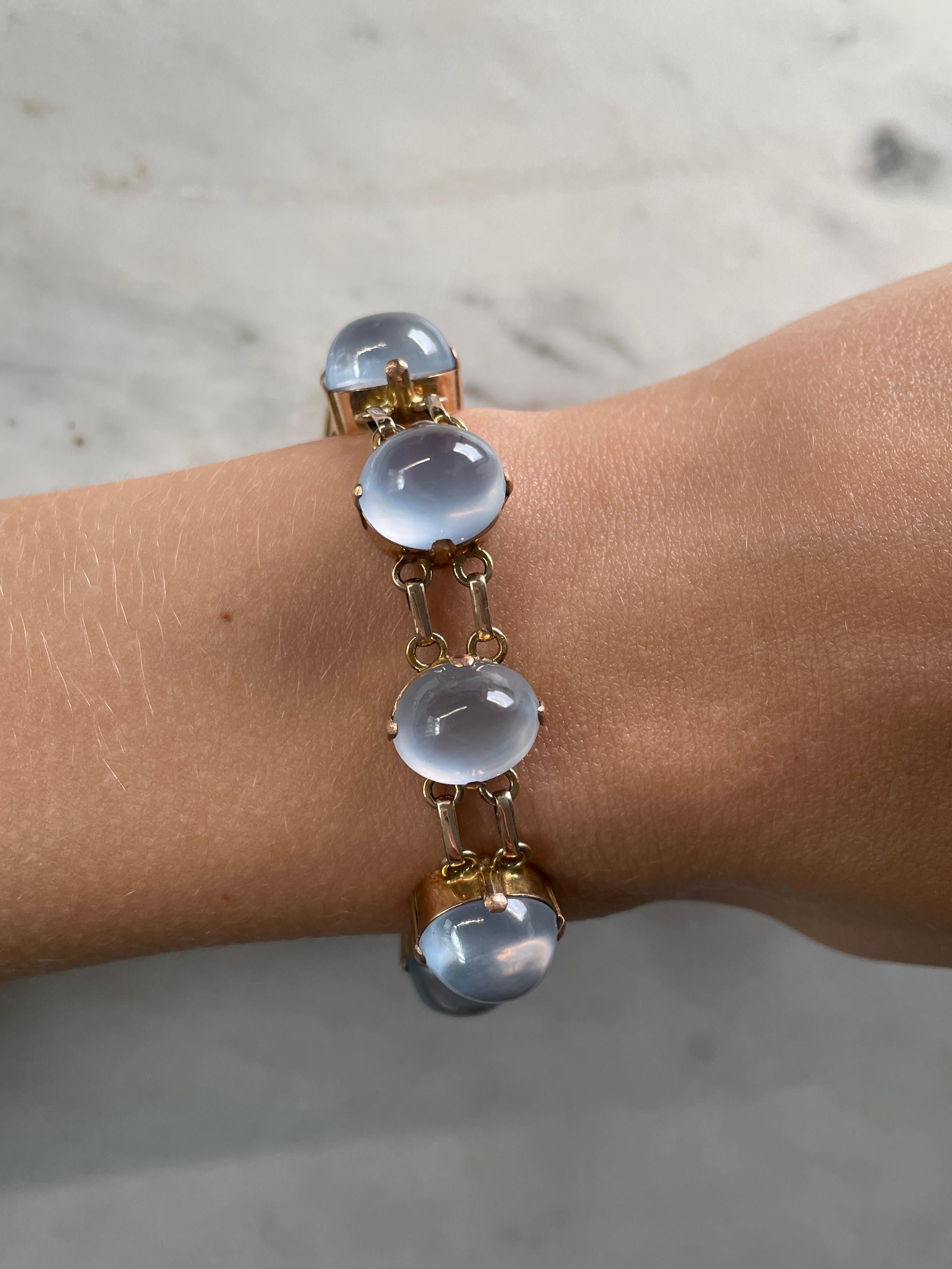 Cabochon Vintage Moonstone Bracelet 18 Karat Yellow Gold For Sale