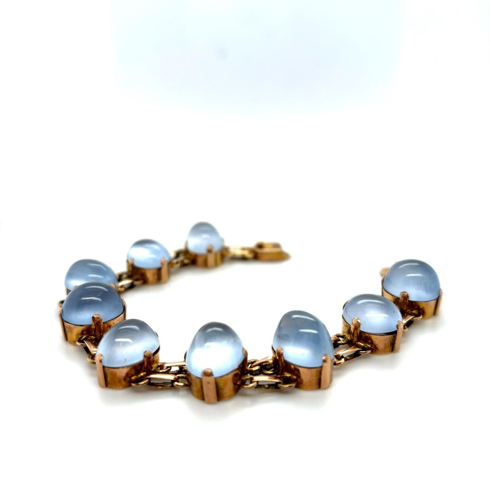 Vintage Moonstone Bracelet 18 Karat Yellow Gold In Good Condition For Sale In London, GB