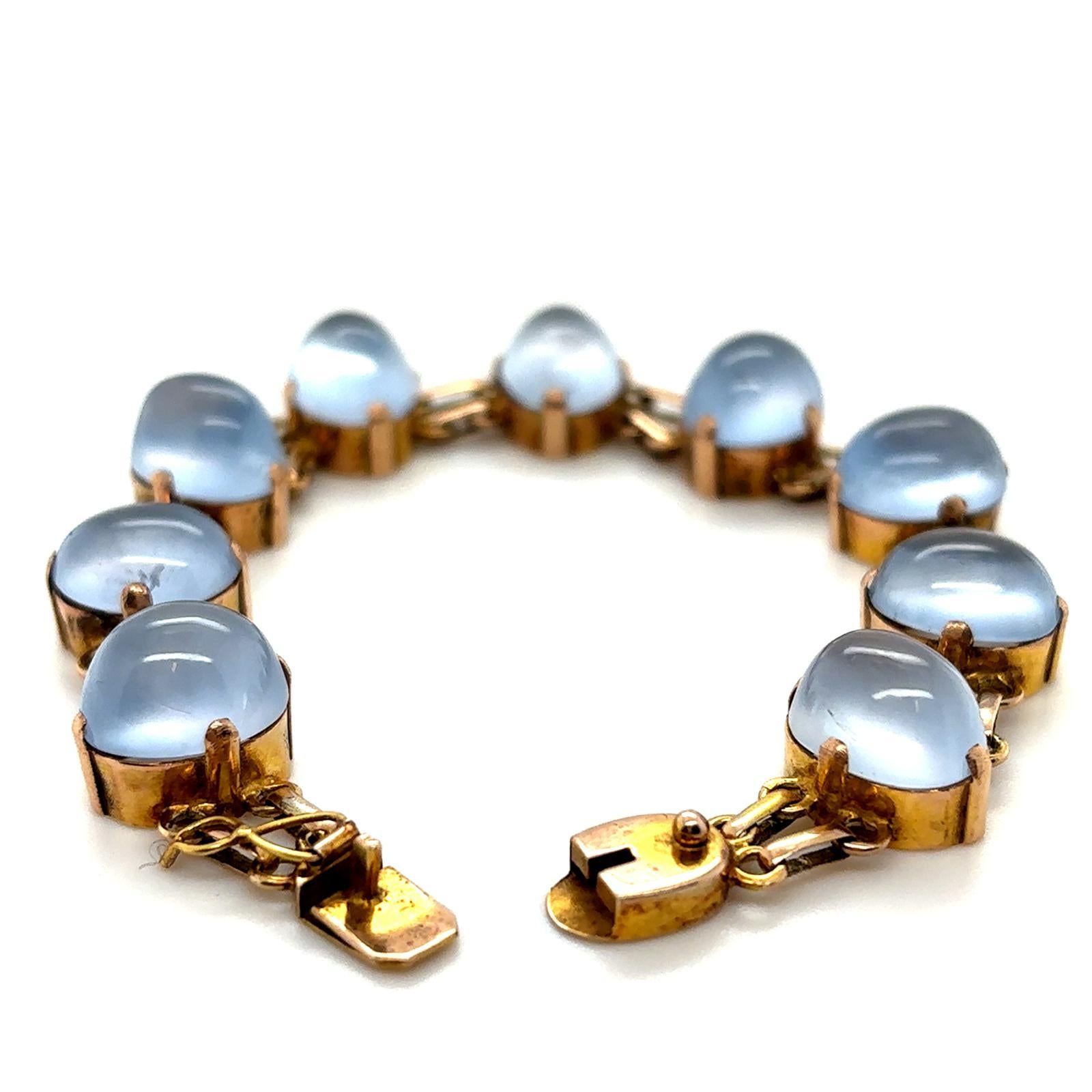 Vintage Moonstone Bracelet 18 Karat Yellow Gold For Sale 1
