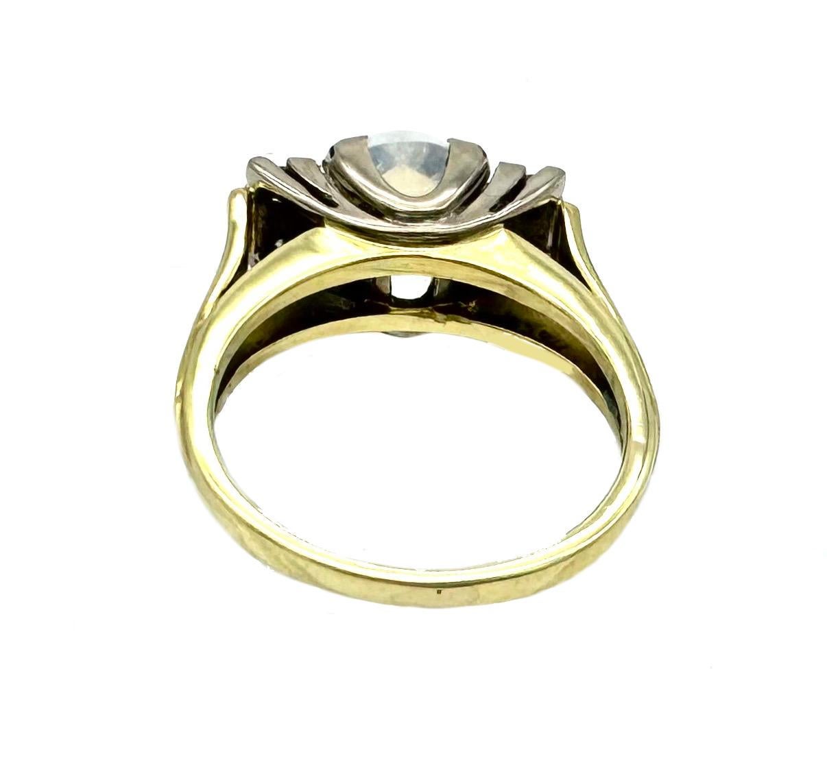 Vintage Moonstone Cabochon Diamond 14K Yellow and White Gold Ring In Good Condition For Sale In Munich, Bavaria