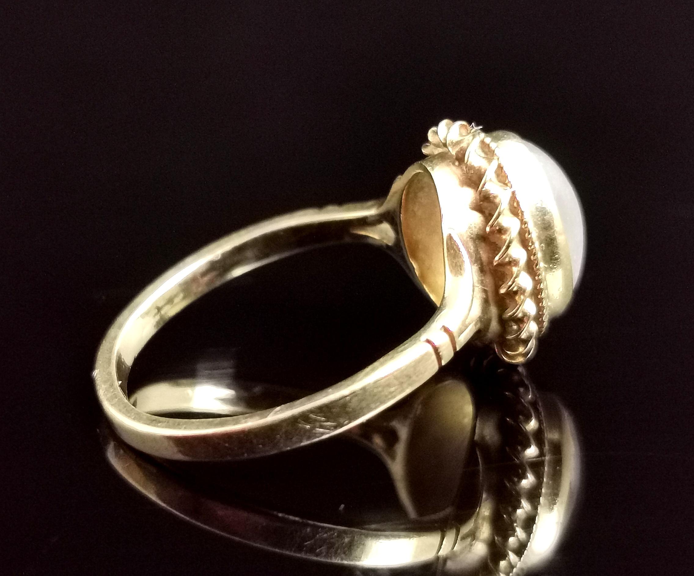 Vintage Moonstone Cabochon Ring, 9 Karat Yellow Gold 5