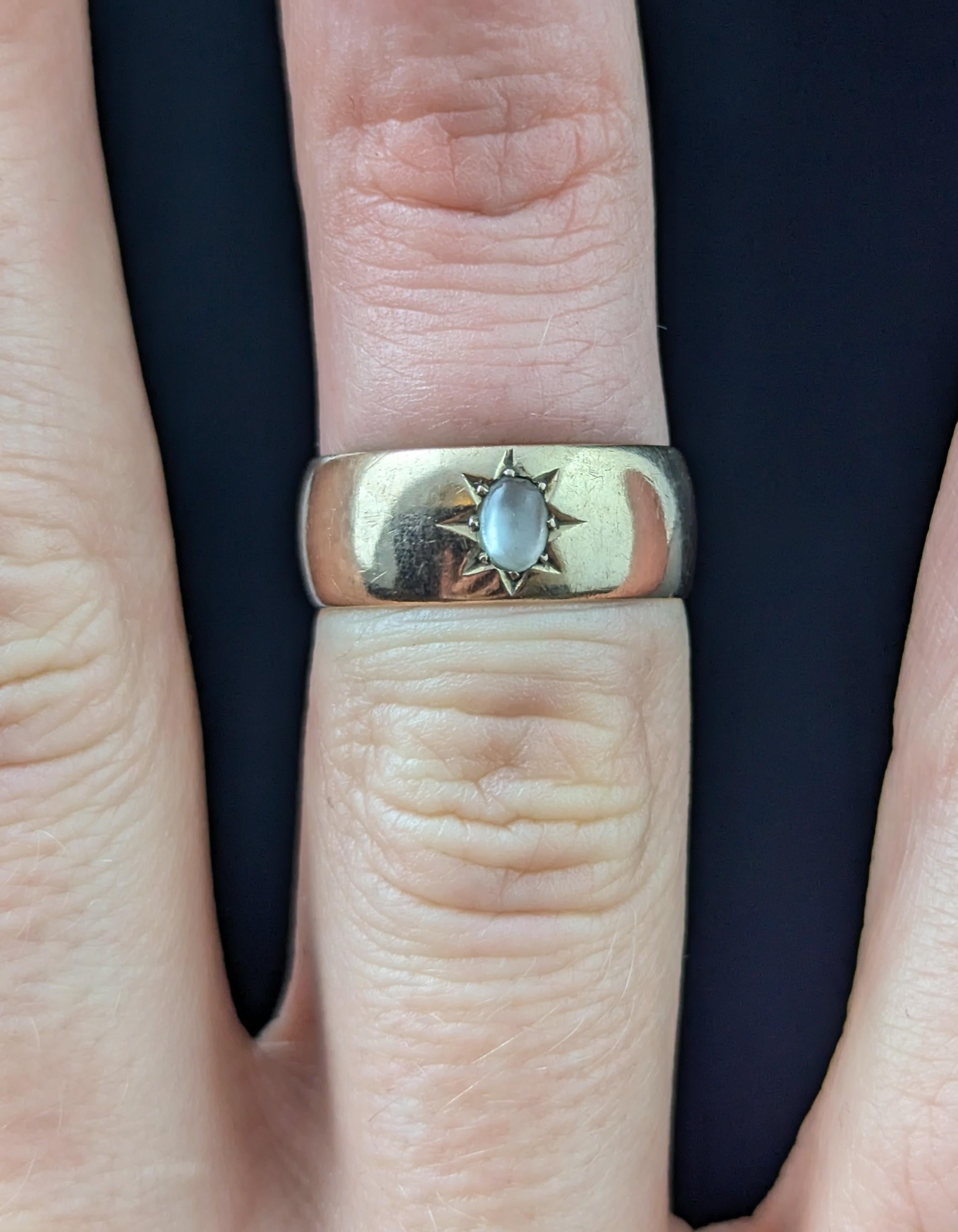 Vintage Moonstone star set band ring, 9k rose gold In Good Condition In NEWARK, GB