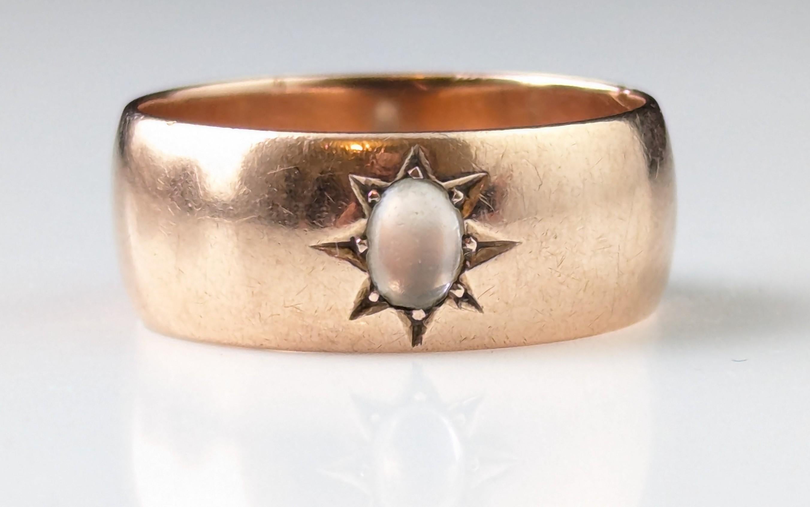 Women's Vintage Moonstone star set band ring, 9k rose gold