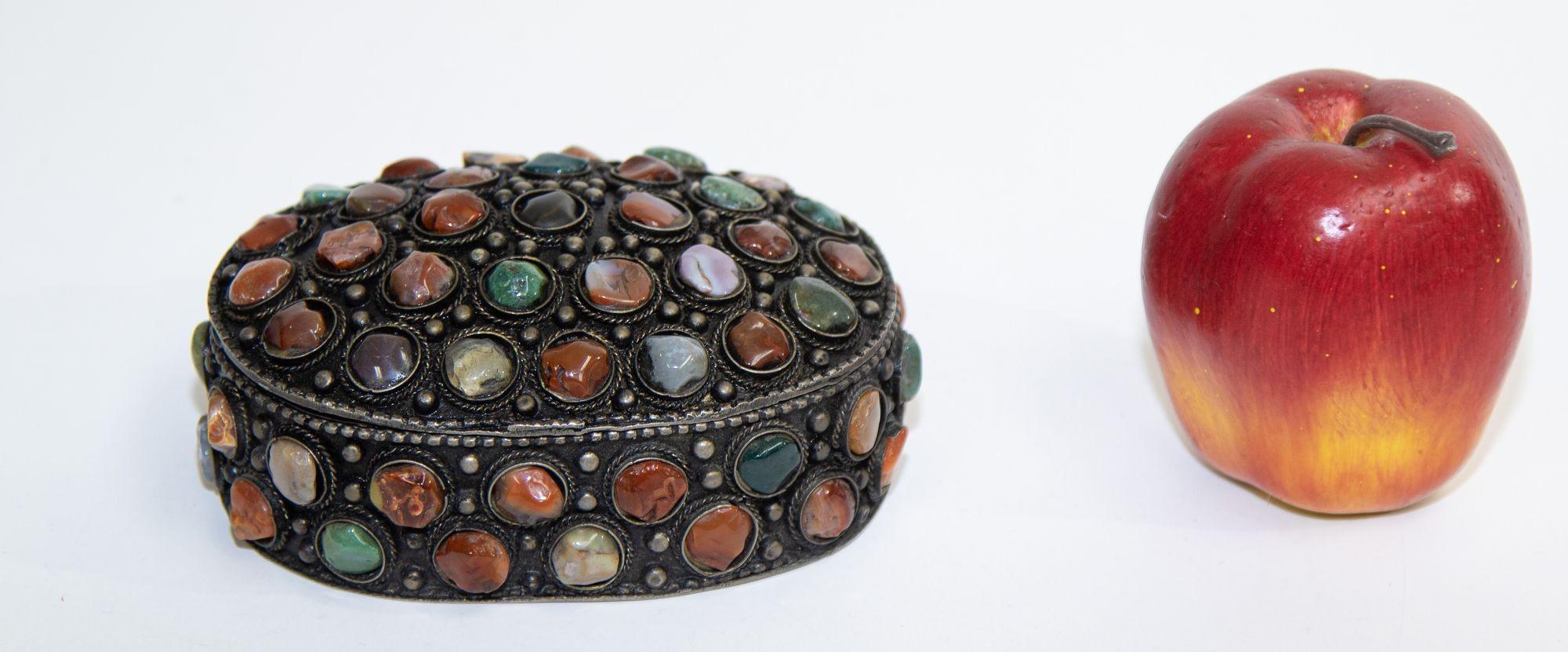 Vintage Moorish Sajai Box Inlaid with Agate Stones For Sale 3