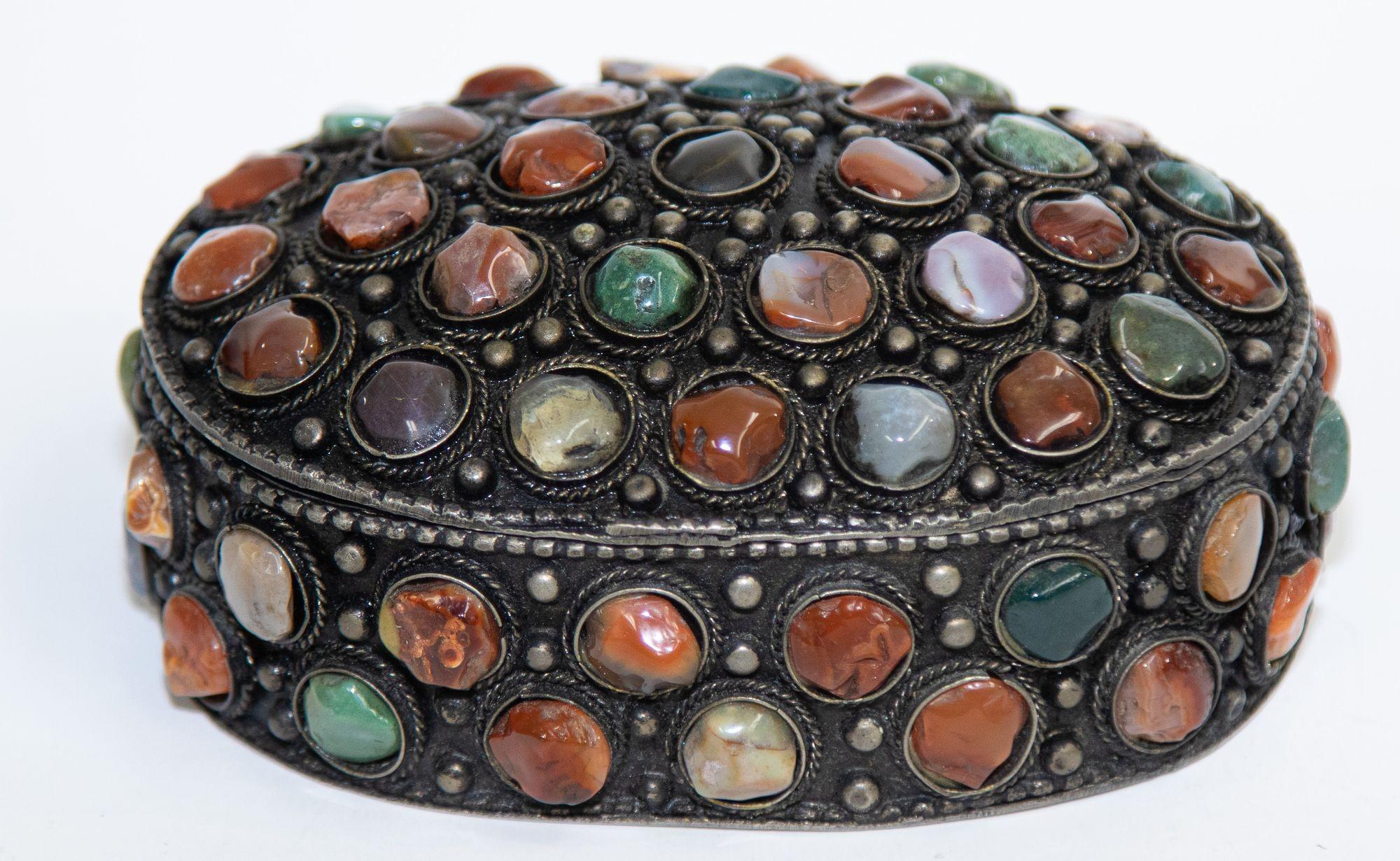 Vintage Moorish Sajai Box Inlaid with Agate Stones For Sale 4