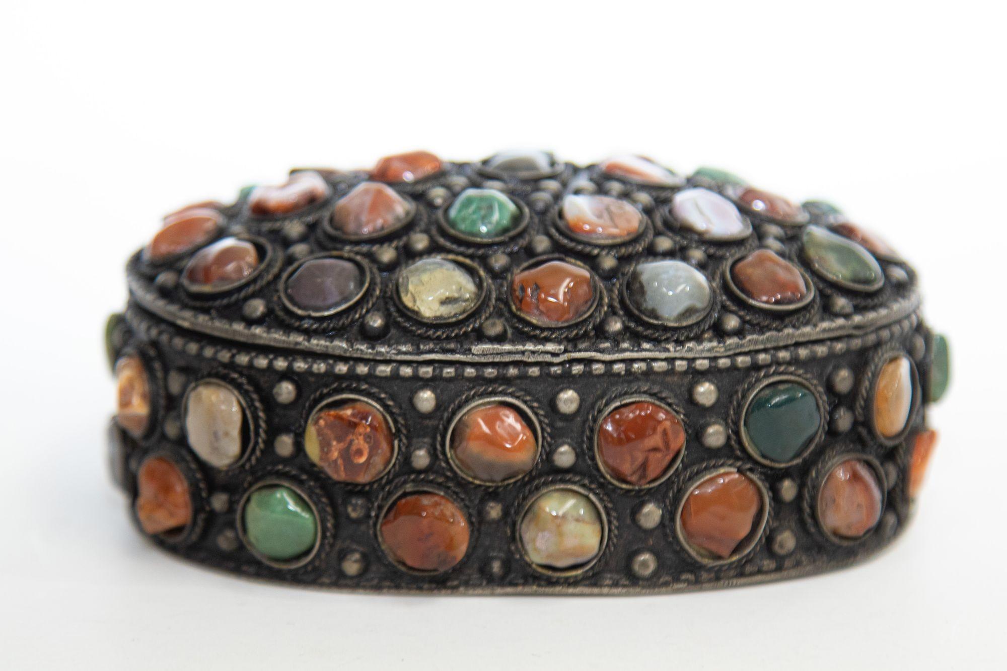 Vintage Moorish Sajai Box Inlaid with Agate Stones For Sale 1