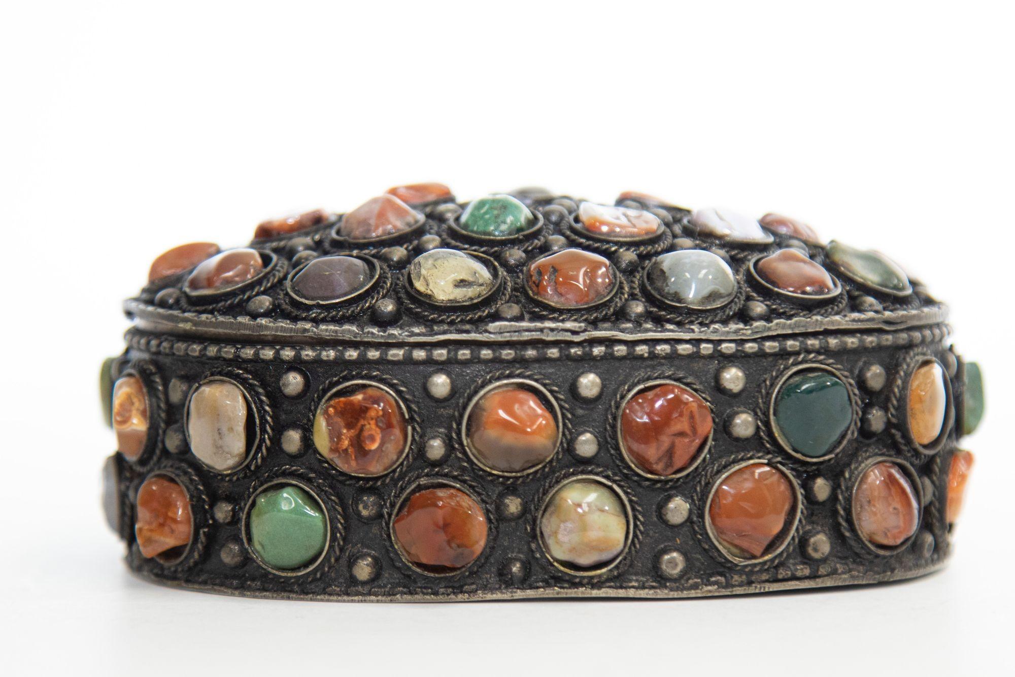 Vintage Moorish Sajai Box Inlaid with Agate Stones For Sale 2