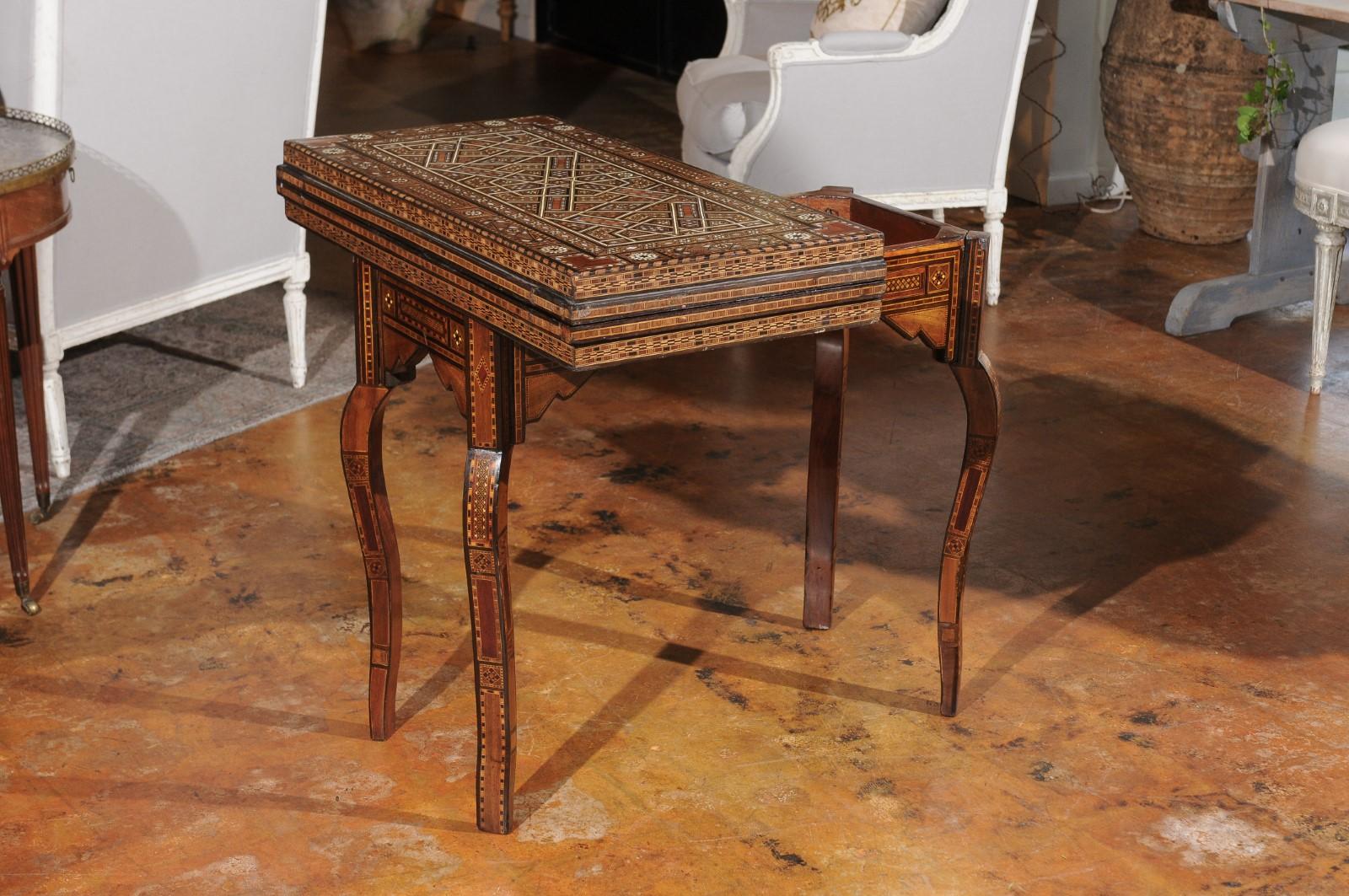 Tavolo da gioco marocchino in stile moresco vintage con intarsi intricati e piano Foldes in vendita 8