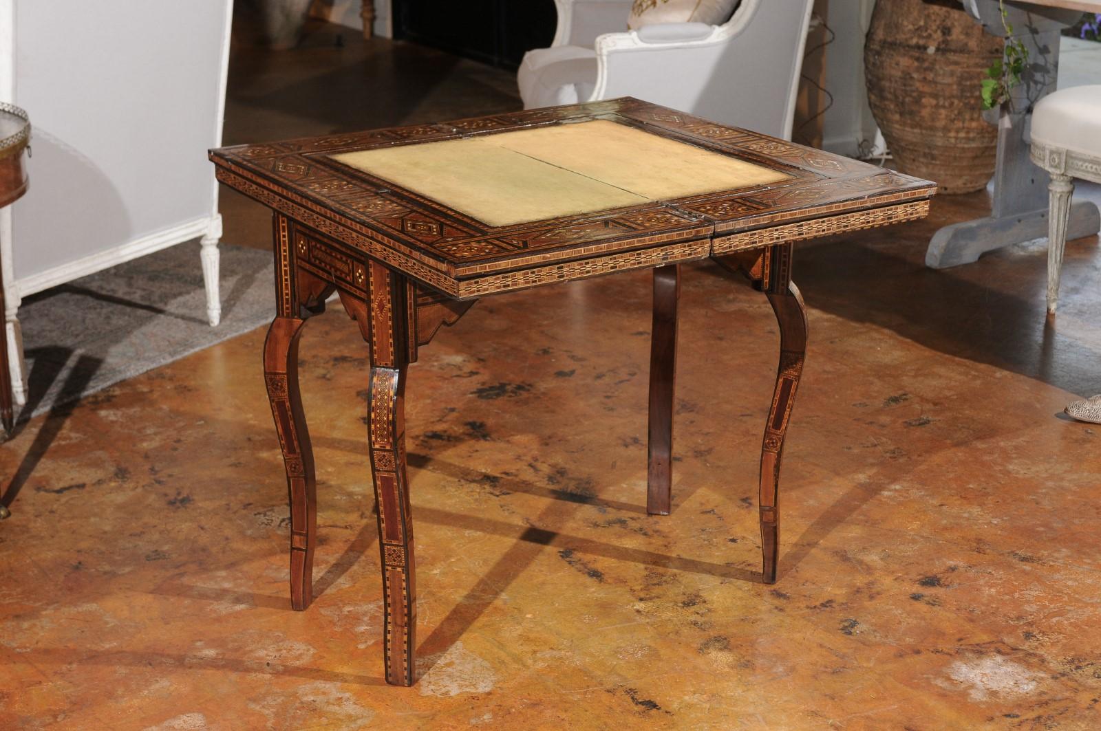 Tavolo da gioco marocchino in stile moresco vintage con intarsi intricati e piano Foldes in vendita 9