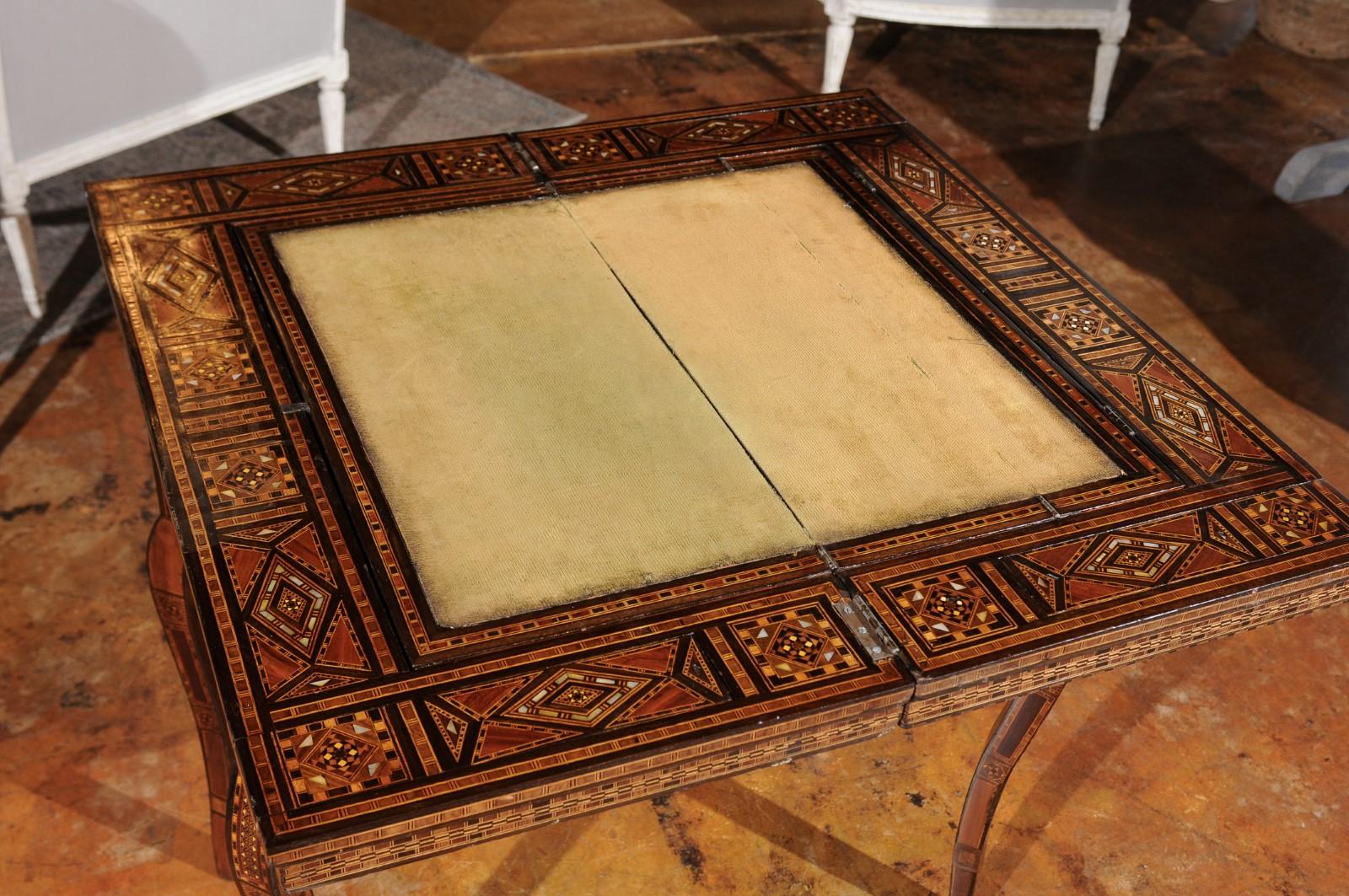 Tavolo da gioco marocchino in stile moresco vintage con intarsi intricati e piano Foldes in vendita 10
