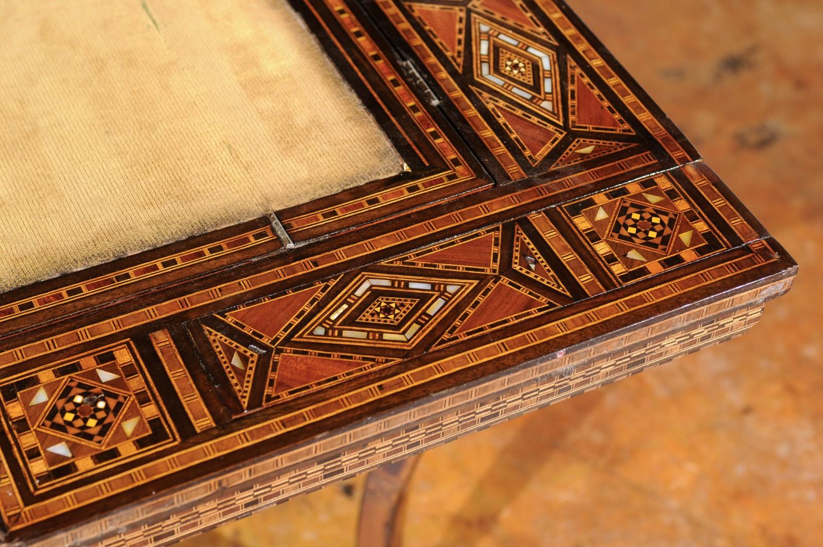 Tavolo da gioco marocchino in stile moresco vintage con intarsi intricati e piano Foldes in vendita 11