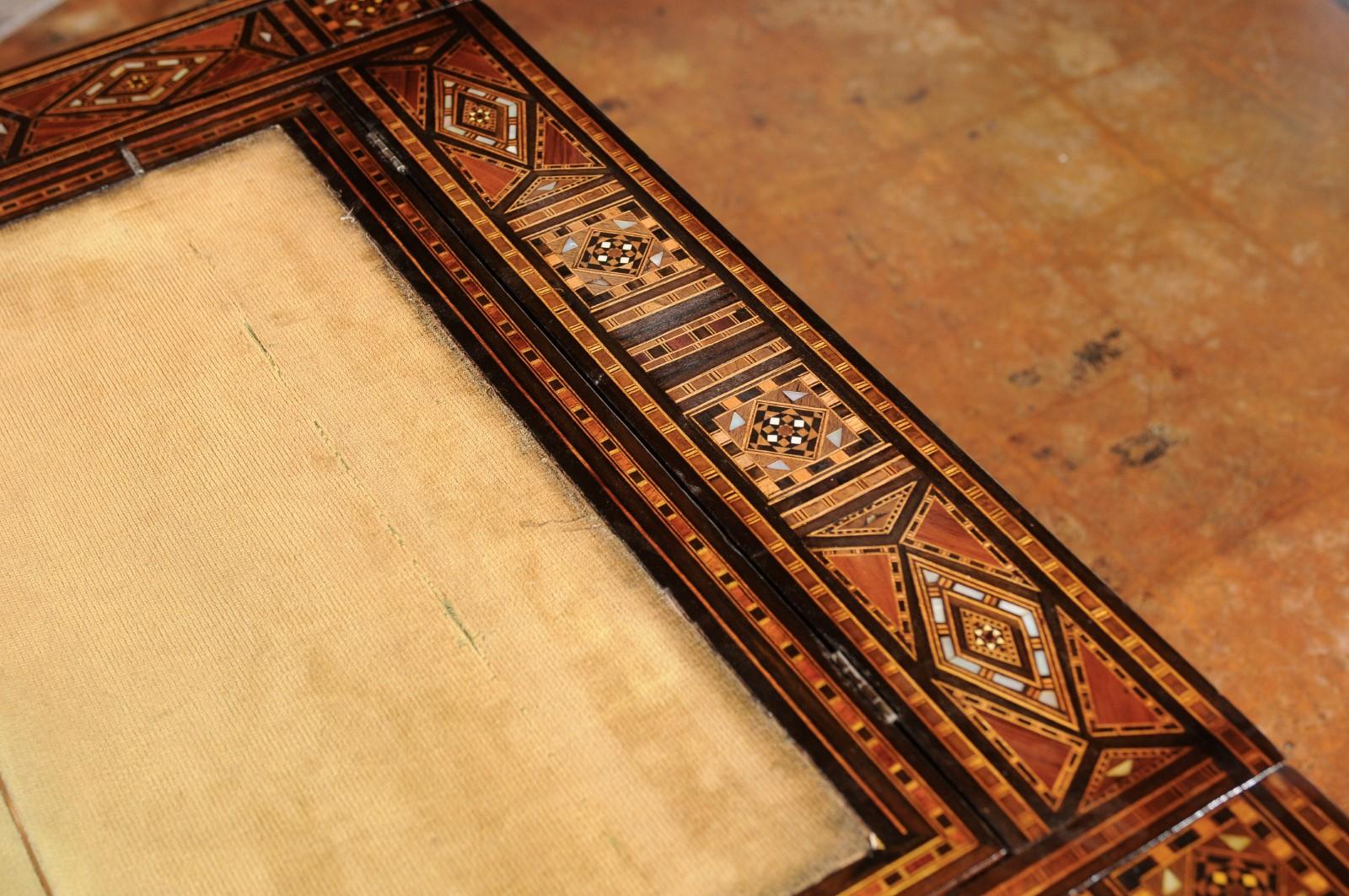 Tavolo da gioco marocchino in stile moresco vintage con intarsi intricati e piano Foldes in vendita 12