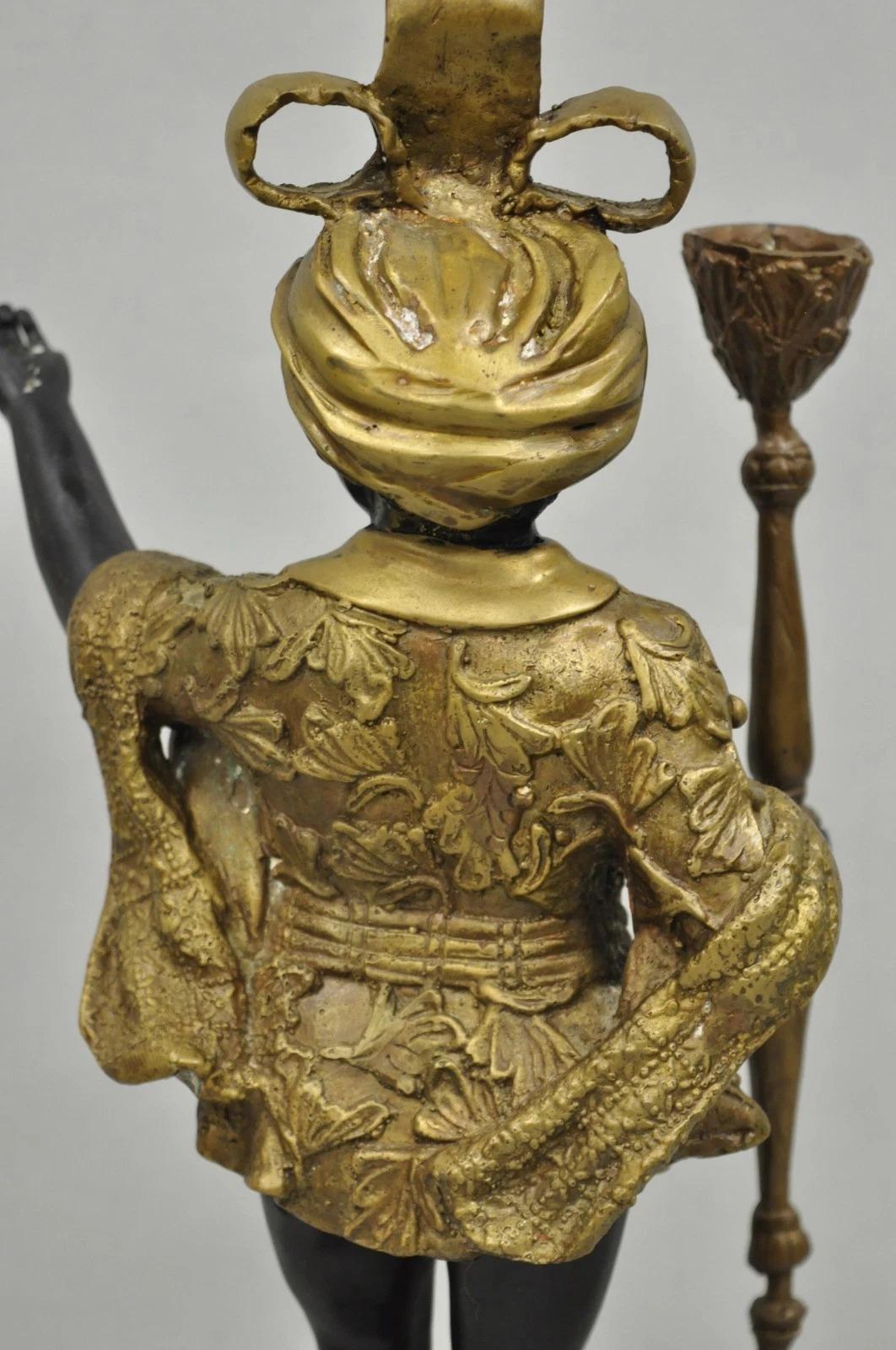 Portacandele d'epoca in bronzo figurato in stile moresco veneziano Blackamoor in vendita 3