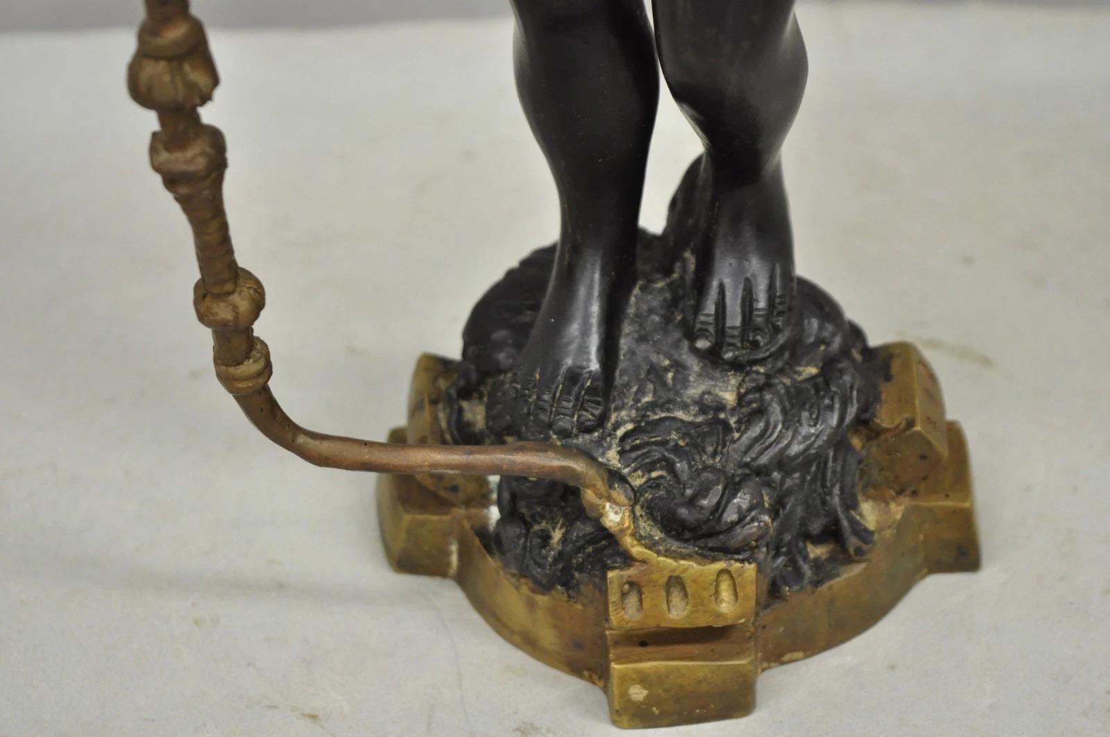 XX secolo Portacandele d'epoca in bronzo figurato in stile moresco veneziano Blackamoor in vendita