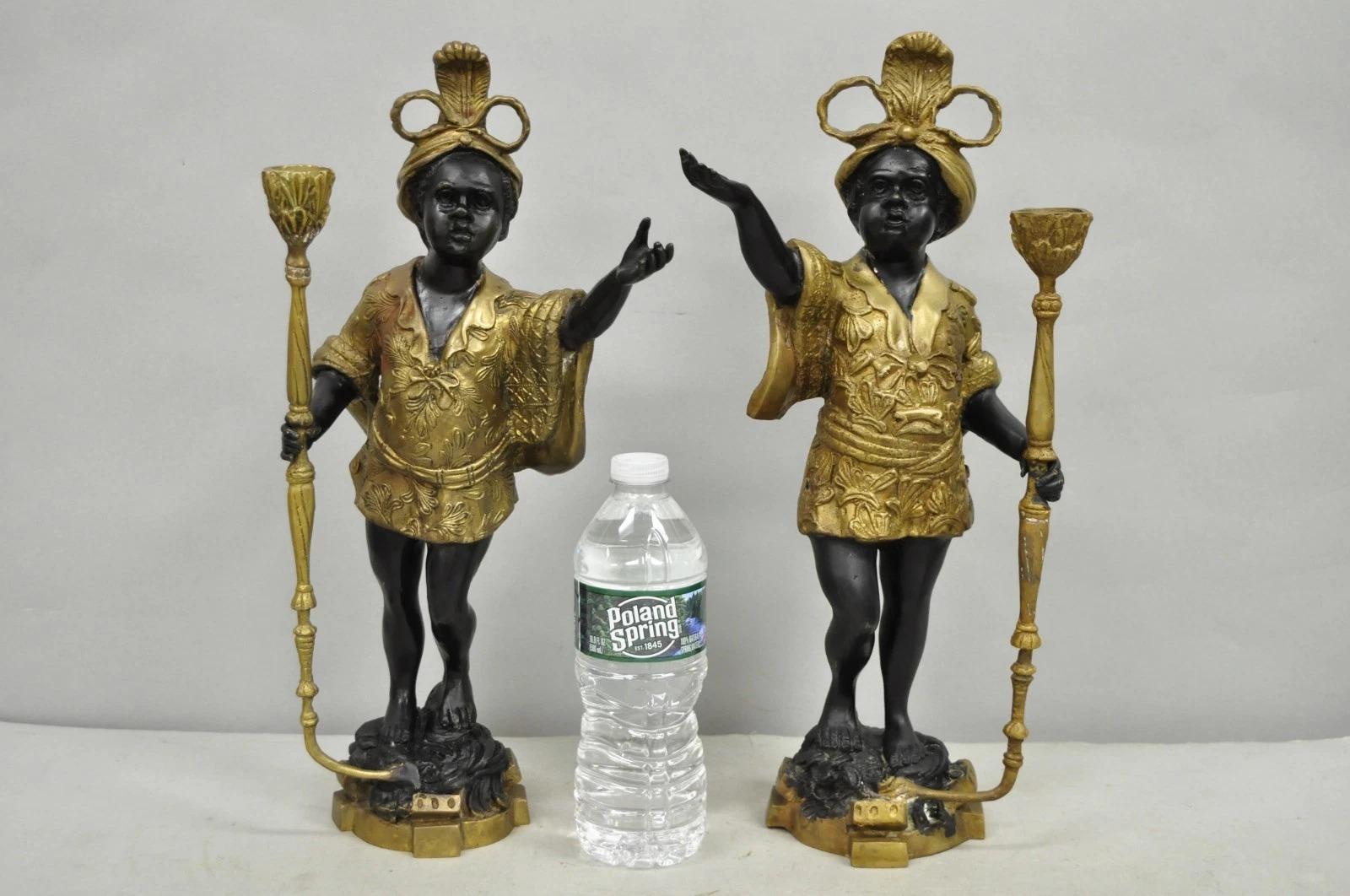 Portacandele a candelabro in bronzo figurativo d'epoca in stile moresco veneziano Blackamoor - una coppia. Circa alla fine del XX secolo. Misure: 16