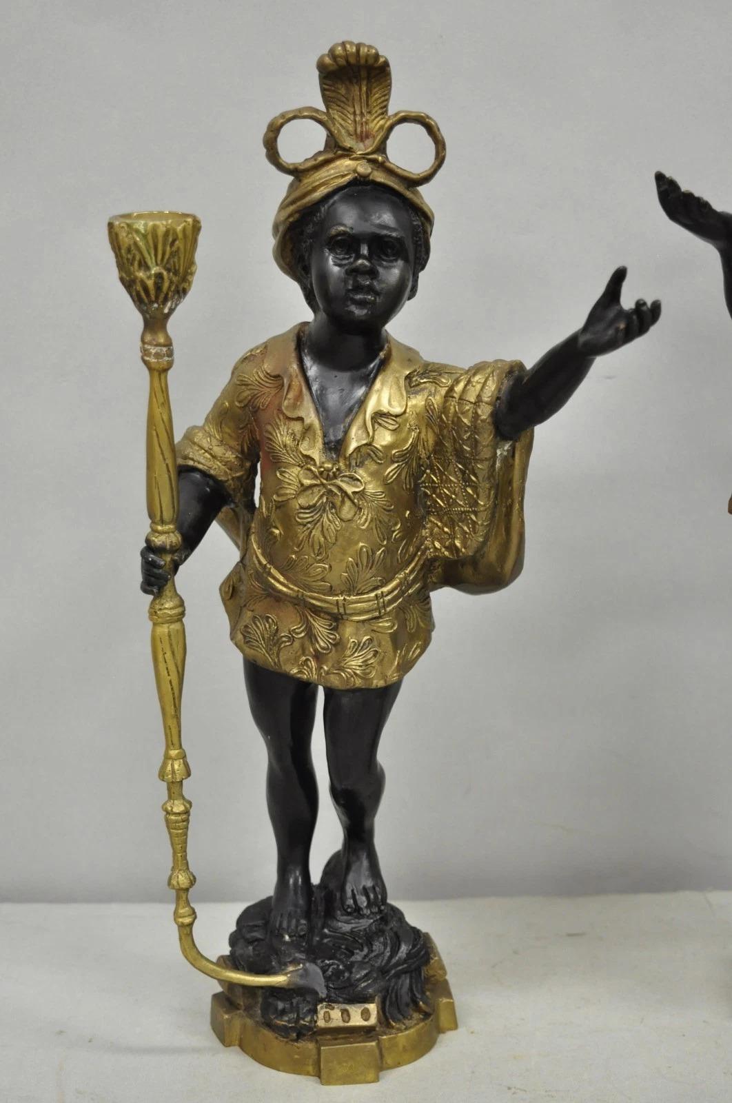 Sconosciuto Coppia di candelabri d'epoca in bronzo figurato in stile moresco veneziano Blackamoor in vendita